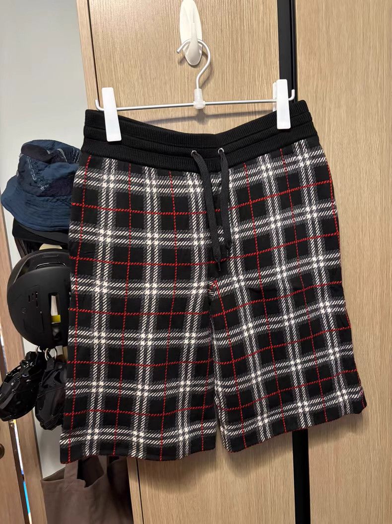 Burberry Burberry Shorts。 Q6 Size US 36 / EU 52 - 1 Thumbnail