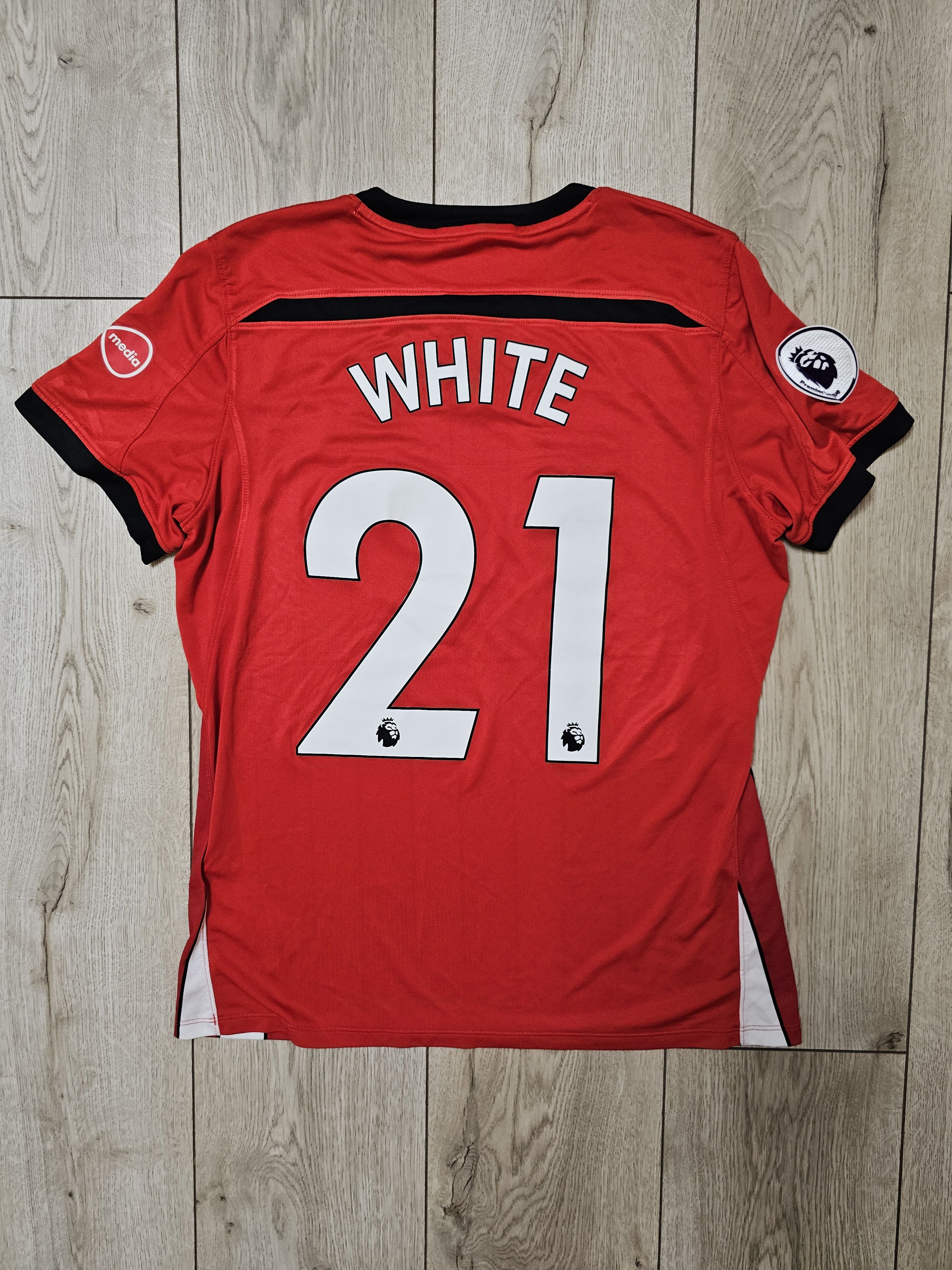 Under Armour SOUTHAMPTON 2018 2019 HOME FOOTBALL SHIRT SOCCER JERSEY Size US S / EU 44-46 / 1 - 2 Thumbnail