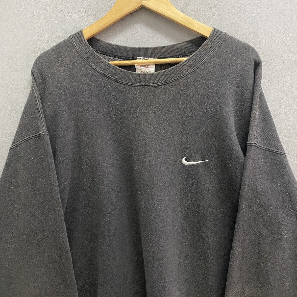 Nike Vintage 90's Nike Swoosh Faded Sweatshirt Size US L / EU 52-54 / 3 - 2 Thumbnail