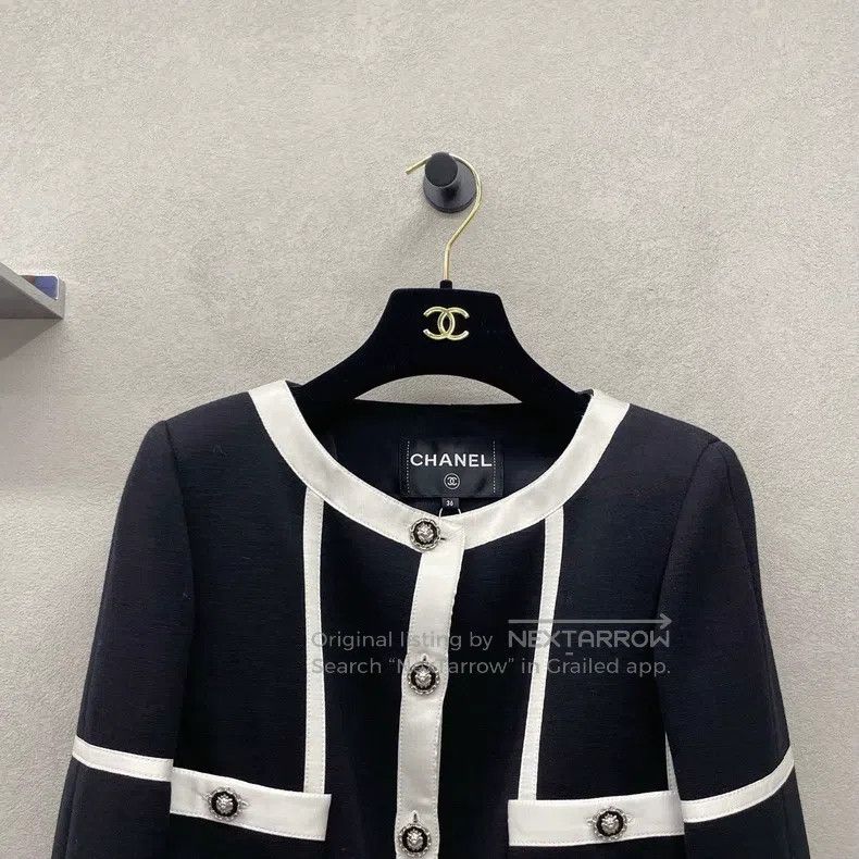 Chanel Chanel White hook-edged lion head button jacket Size XS / US 0-2 / IT 36-38 - 4 Thumbnail