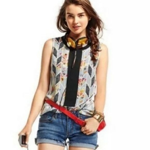 Other CAbi 249 S Top Sleeveless Tank Cami GROSGRAIN RIBBON Keyhole Size S / US 4 / IT 40 - 1 Thumbnail