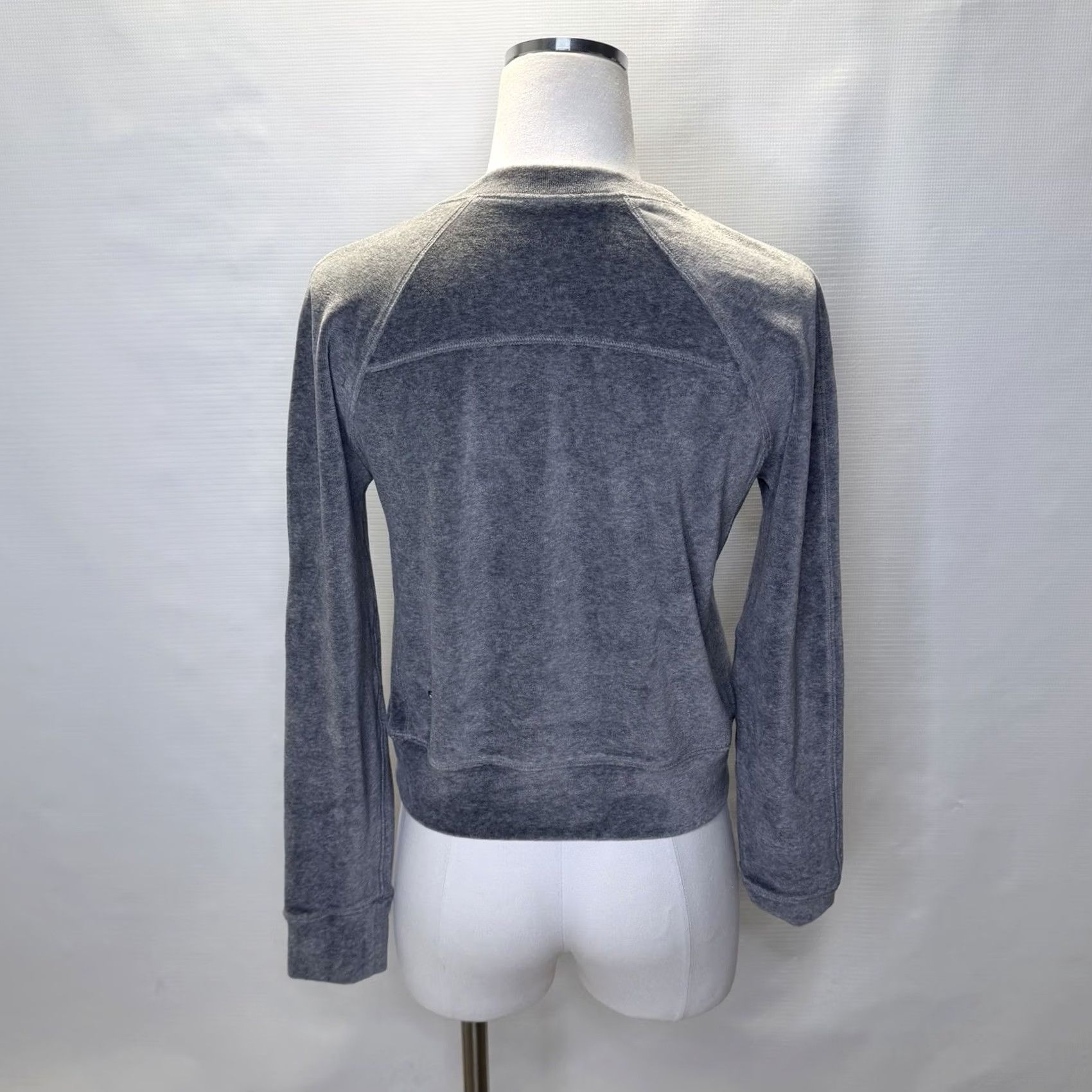 Lululemon Lululemon Every Moment Crew Velour Sweatshirt Womens XS Gray Pullover Knit/Velour Comfort Casual Activewear Size XS / US 0-2 / IT 36-38 - 3 Thumbnail
