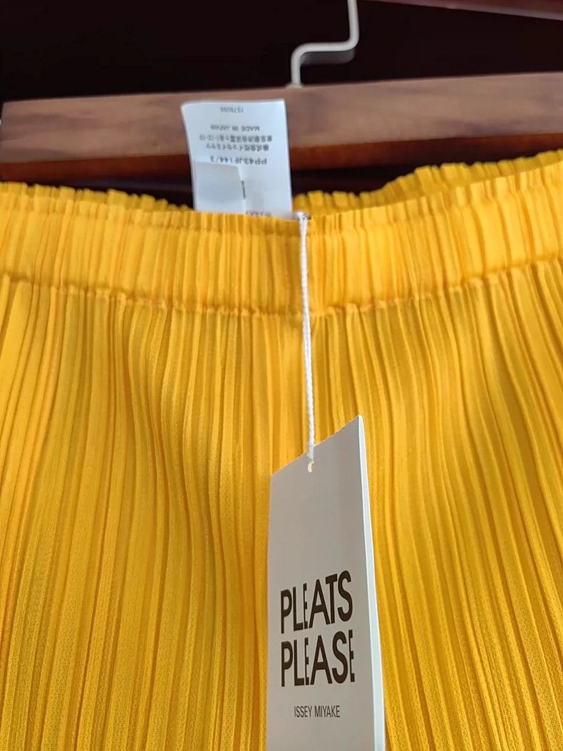 Issey Miyake Issey Miyake size:3 Bright yellow pleated trousers Size 22" - 4 Thumbnail
