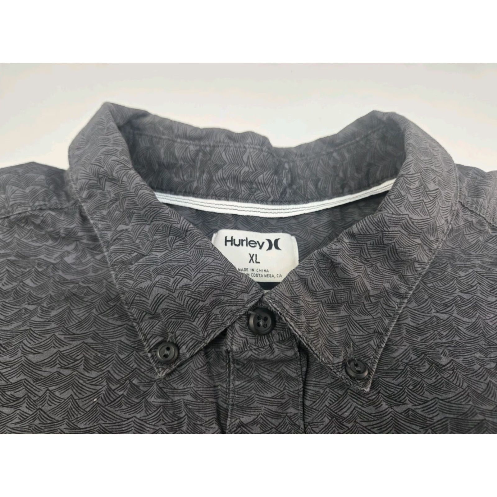 Hurley Hurley Mens Short Sleeve Button-Up Classic Fit Shirt Grey XL Ocean Wave Pattern Pocket Logo Button-Down Collar Casual Travel 48 in Chest Size US XL / EU 56 / 4 - 2 Thumbnail