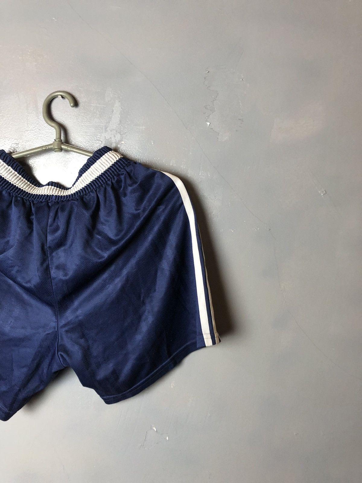 Adidas × Vintage Vintage men’s short Adidas 1999s Size US 32 / EU 48 - 7 Thumbnail