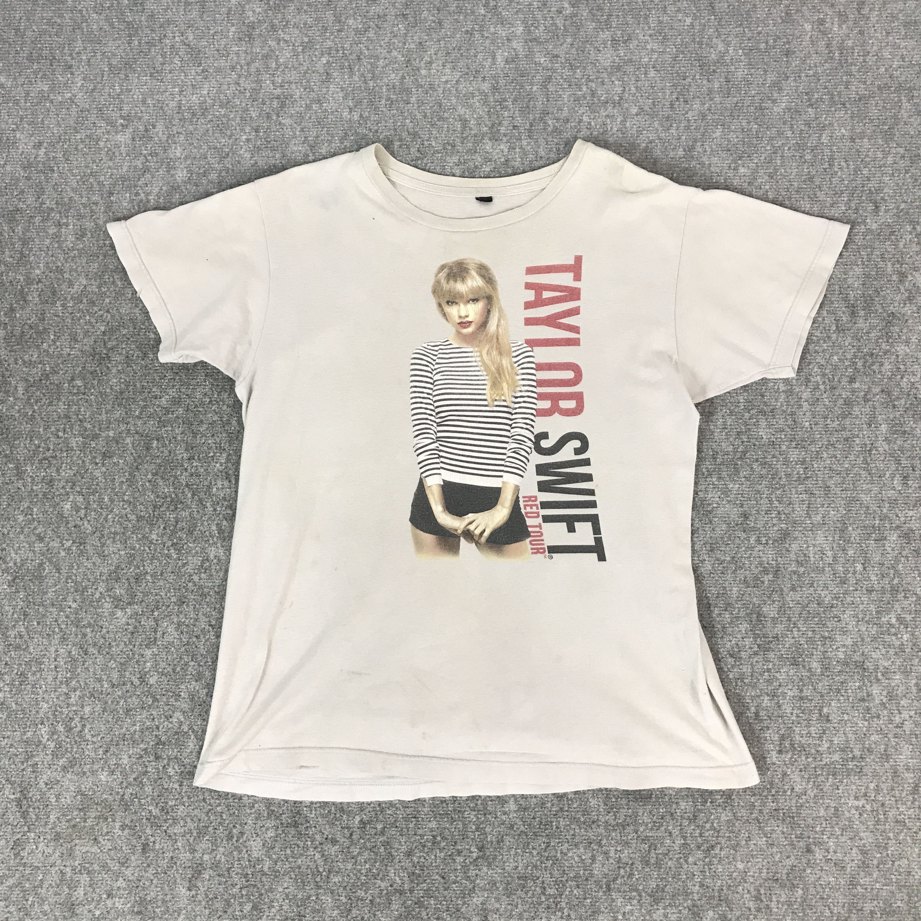 Band Tees Taylor swift red tour t-shirts Size US M / EU 48-50 / 2 - 1 Thumbnail