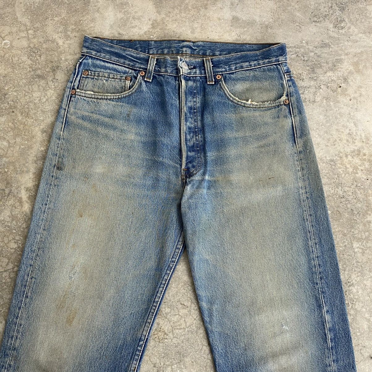 Levi's Vintage 90’s Levis 501 Faded Blue Distressed Denim Jeans Size US 32 / EU 48 - 2 Thumbnail