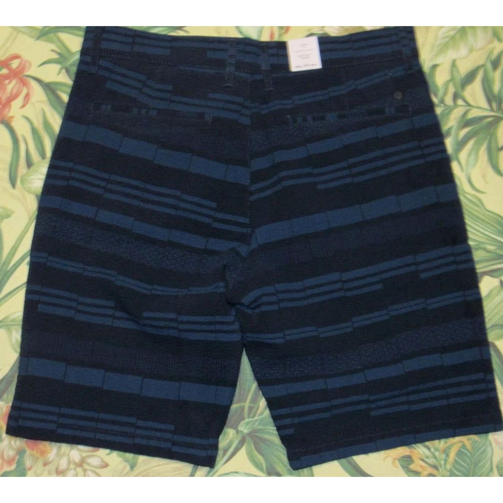 Vintage NO NATIONALITY Crown Blue Seersucker 9" Striped Shorts 30 NWT Men Shorts Crown Blue Seersucker 9" Striped 30 NWT Size US 30 / EU 46 - 3 Thumbnail