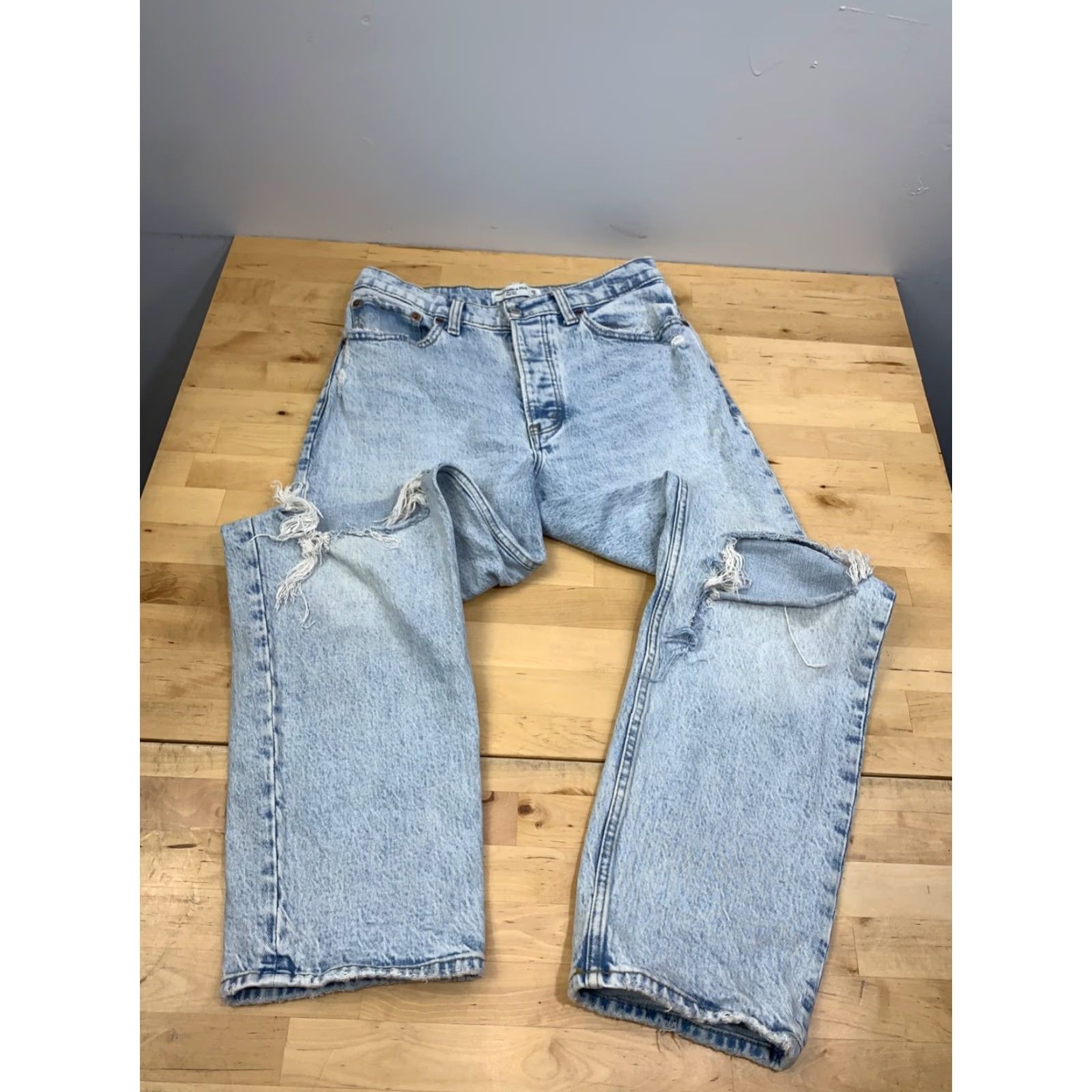 Abercrombie & Fitch Abercrombie & Fitch Jeans Womens 26 High Rise Button Fly 5-Pocket Denim Blue Distressed Straight Vintage: No 12096 Size 26" / US 2 / IT 38 - 5 Thumbnail