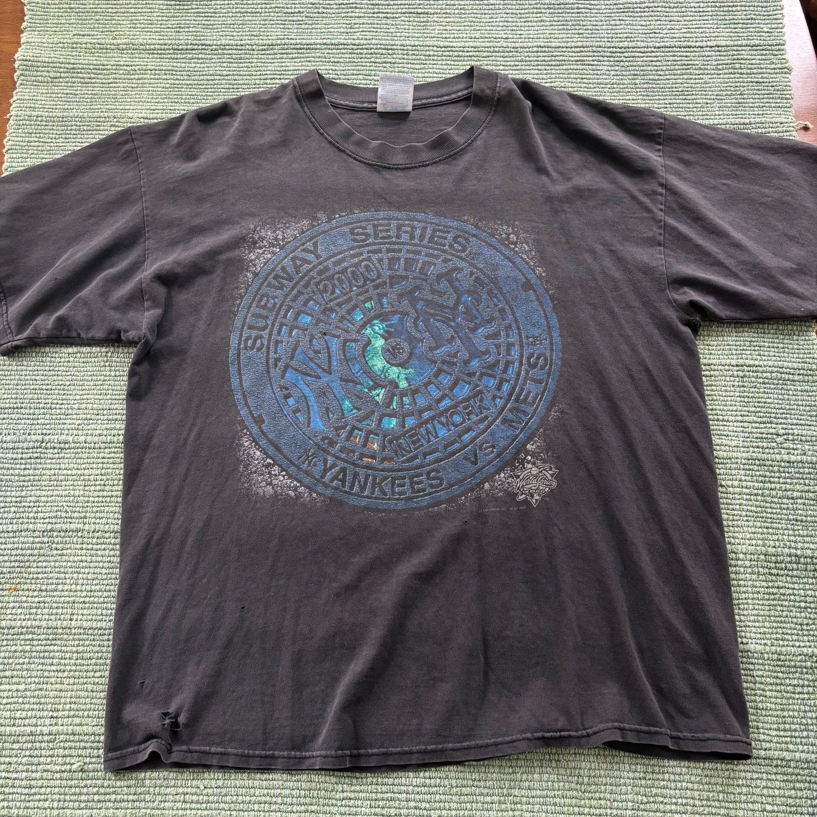 Vintage Vintage Faded Black World Series Yankees Mets Tee Shirt XL Size US XL / EU 56 / 4 - 1 Thumbnail