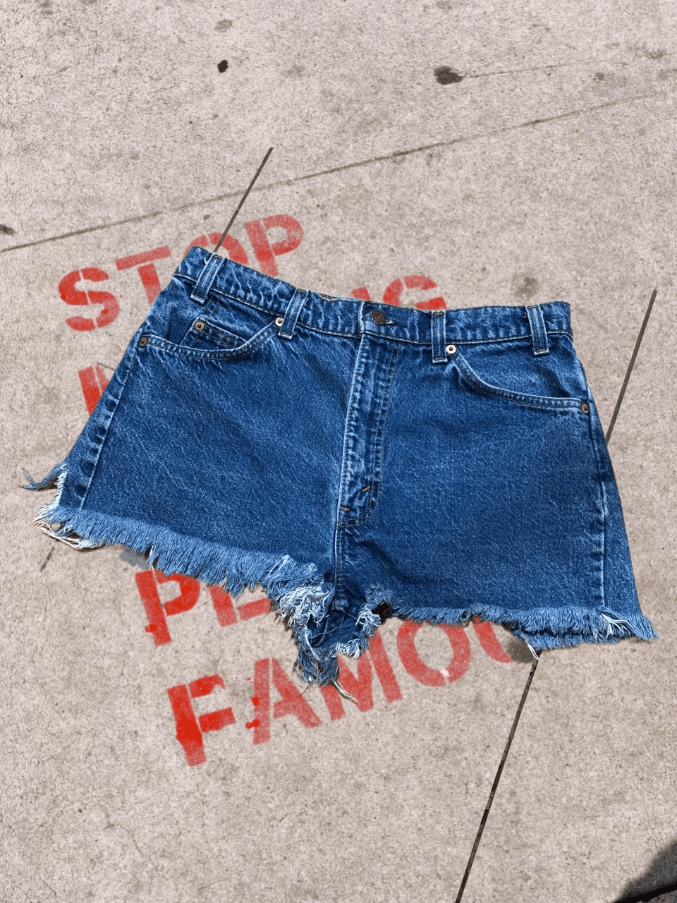 Levi's VINTAGE LEVIS Slim Fit Shorts Clean Design Size 34" / US 12 / IT 48 - 1 Thumbnail