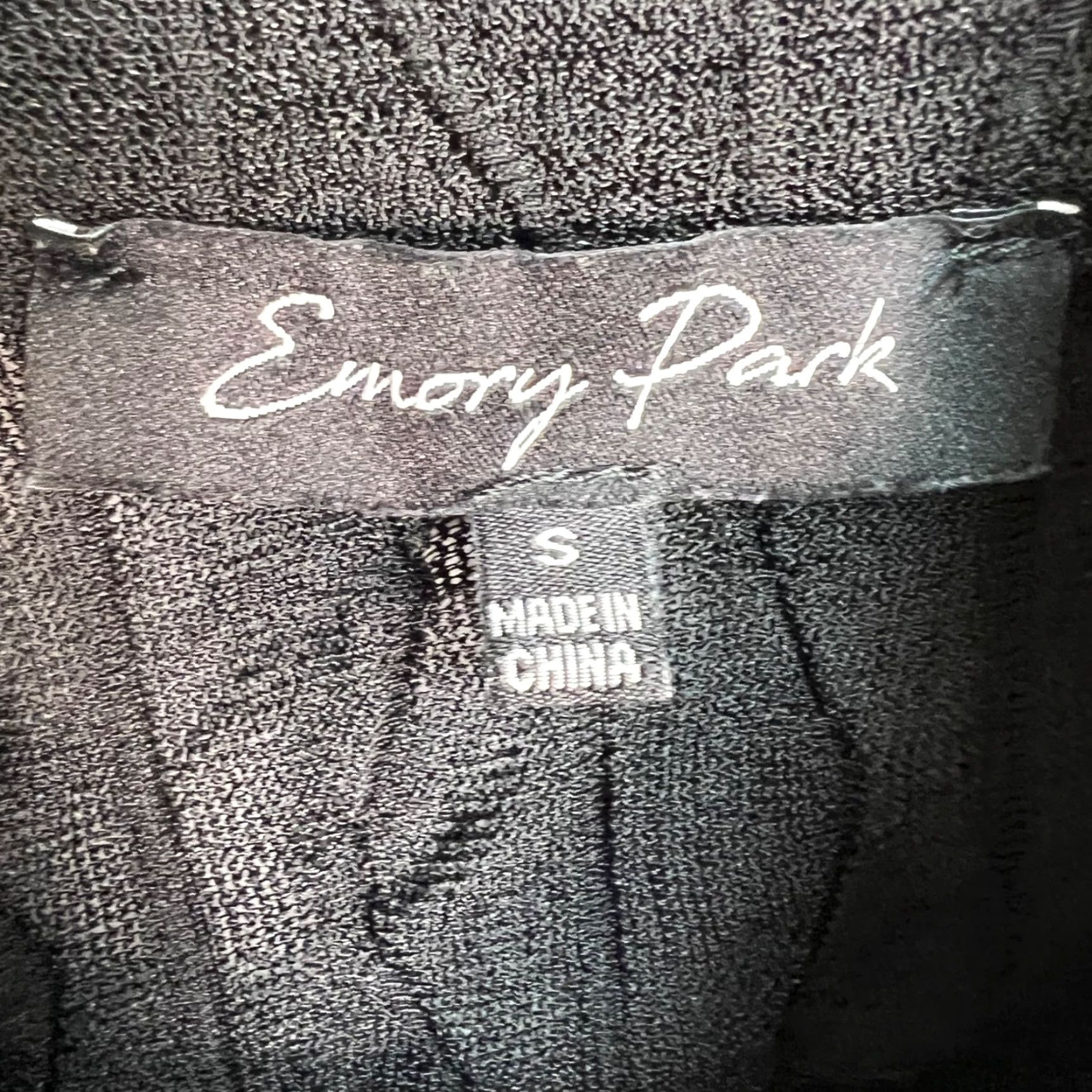 Vintage VINTAGE Emory Park Womens Small Black Textured Long-Sleeve Cropped Button-Up Top Size S / US 4 / IT 40 - 3 Thumbnail