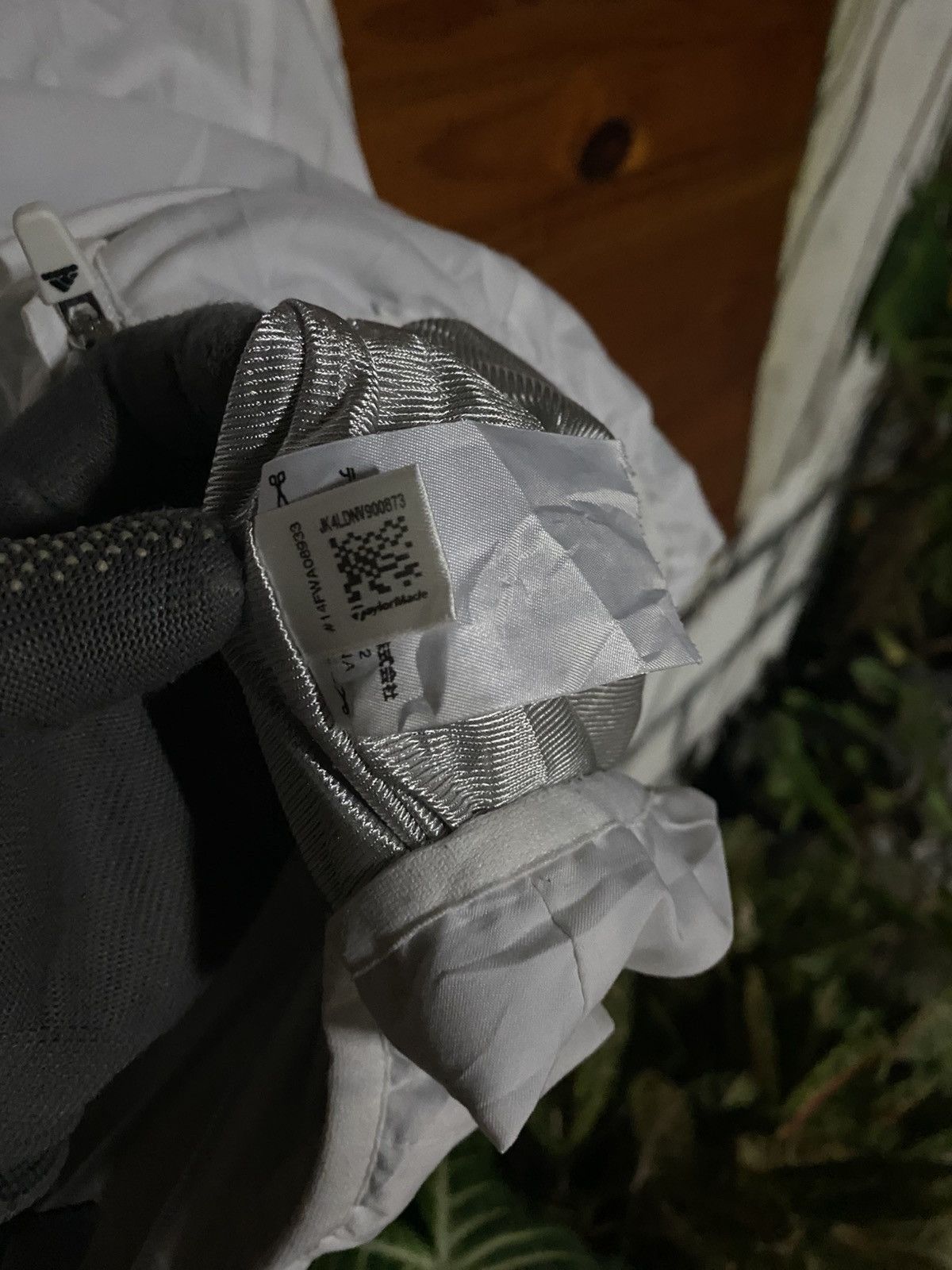 Adidas Vintage Adidas White Windbreaker Pullover Japan Edition Size US L / EU 52-54 / 3 - 12 Thumbnail