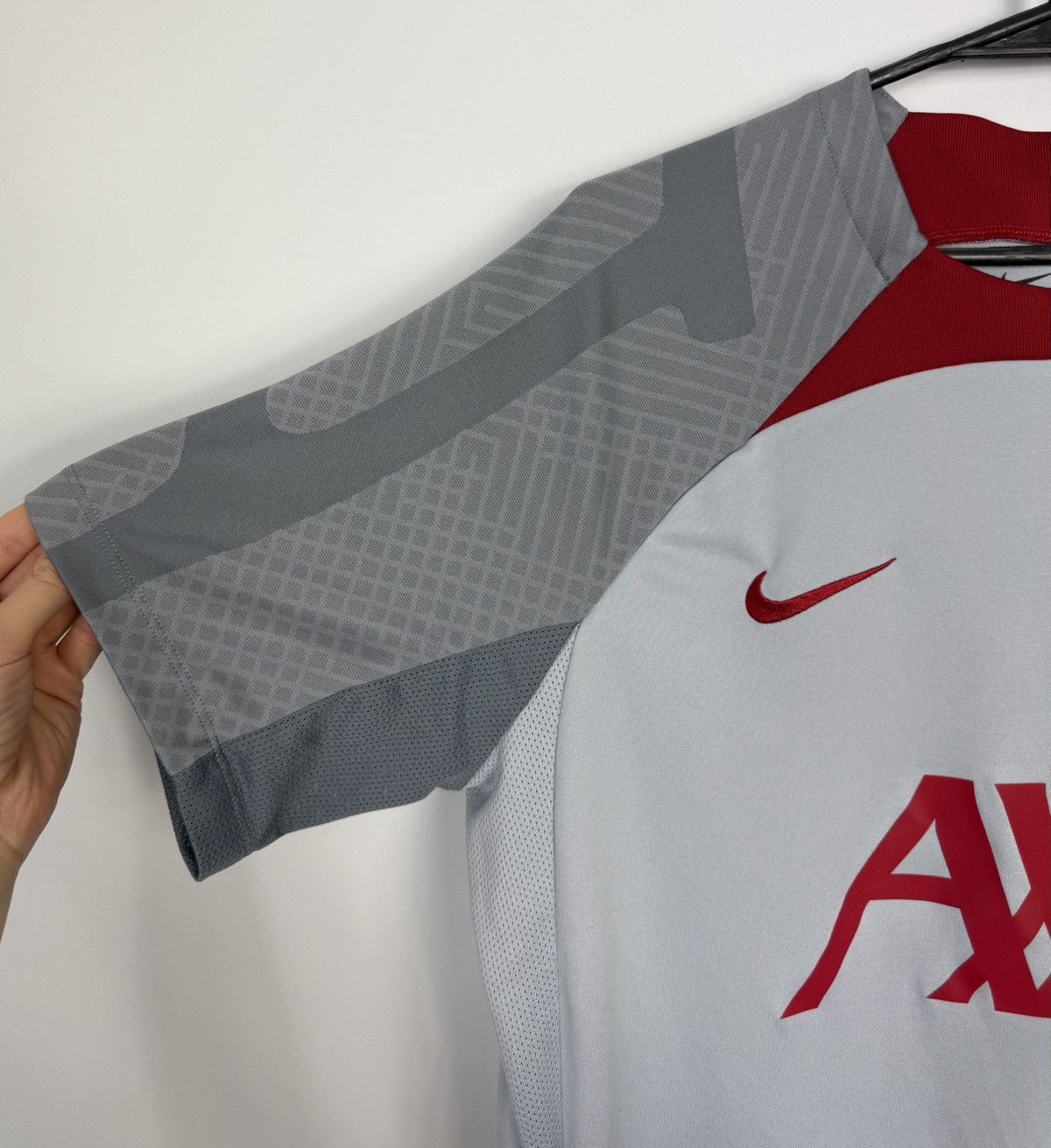 Nike Nike Liverpool FC 2023/2024 Soccer Jersey Size US L / EU 52-54 / 3 - 5 Thumbnail