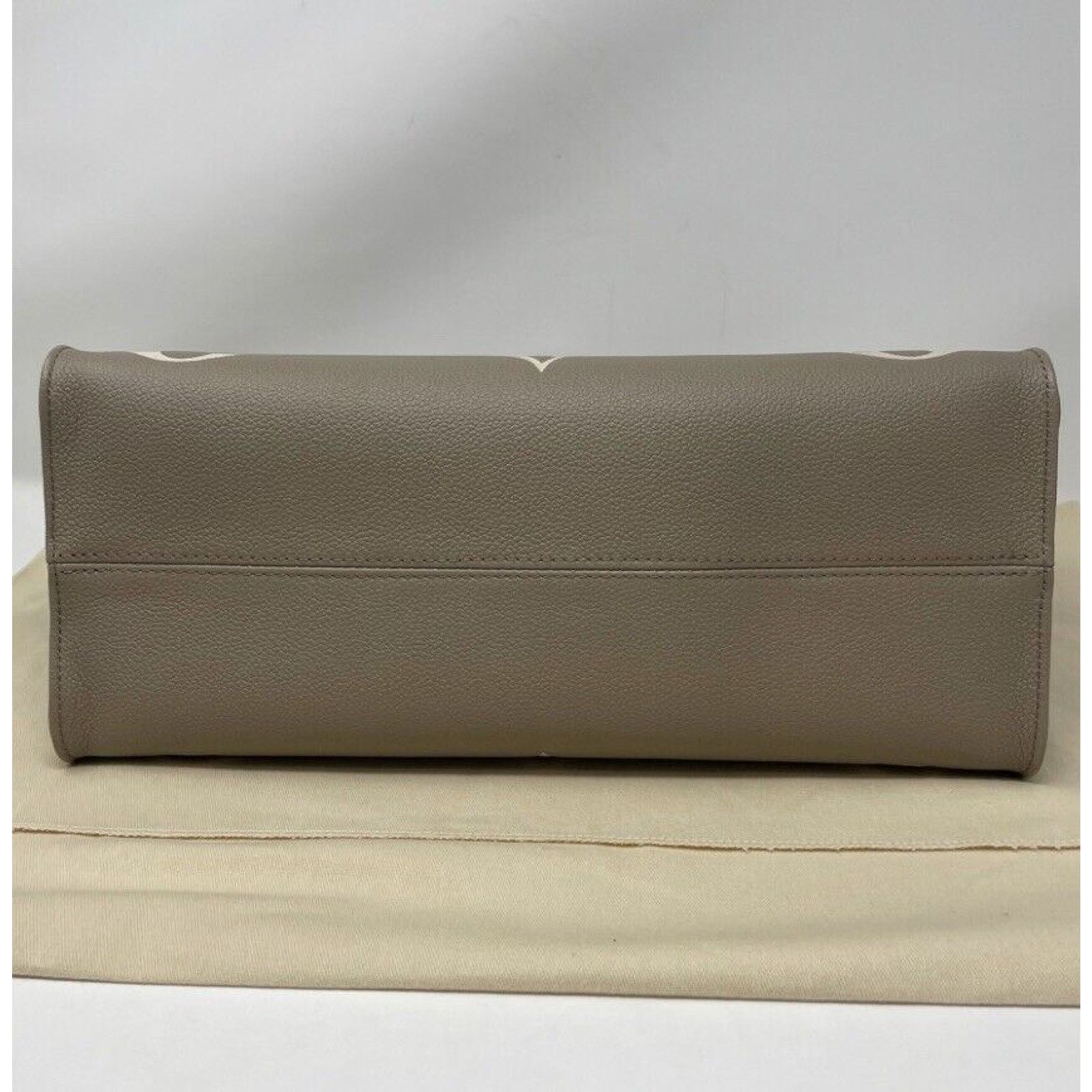 Louis Vuitton Louis Vuitton OnTheGo Tote MM Turtle Dove Brand New Rare! Size ONE SIZE - 9 Thumbnail