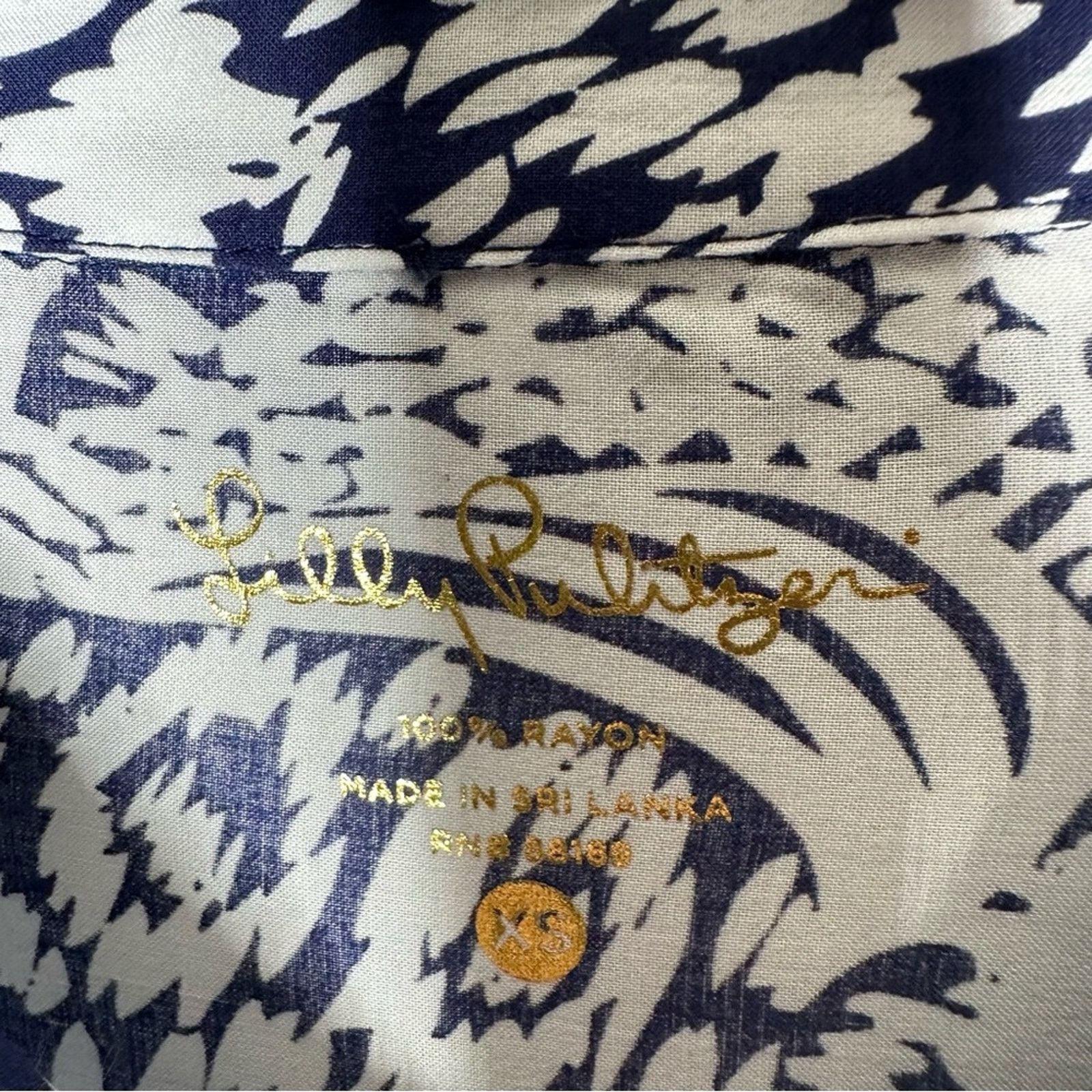 Lilly Pulitzer LILLY PULITZER Sea View Peacock Button Down Shirt in Size XS Size XS / US 0-2 / IT 36-38 - 2 Thumbnail
