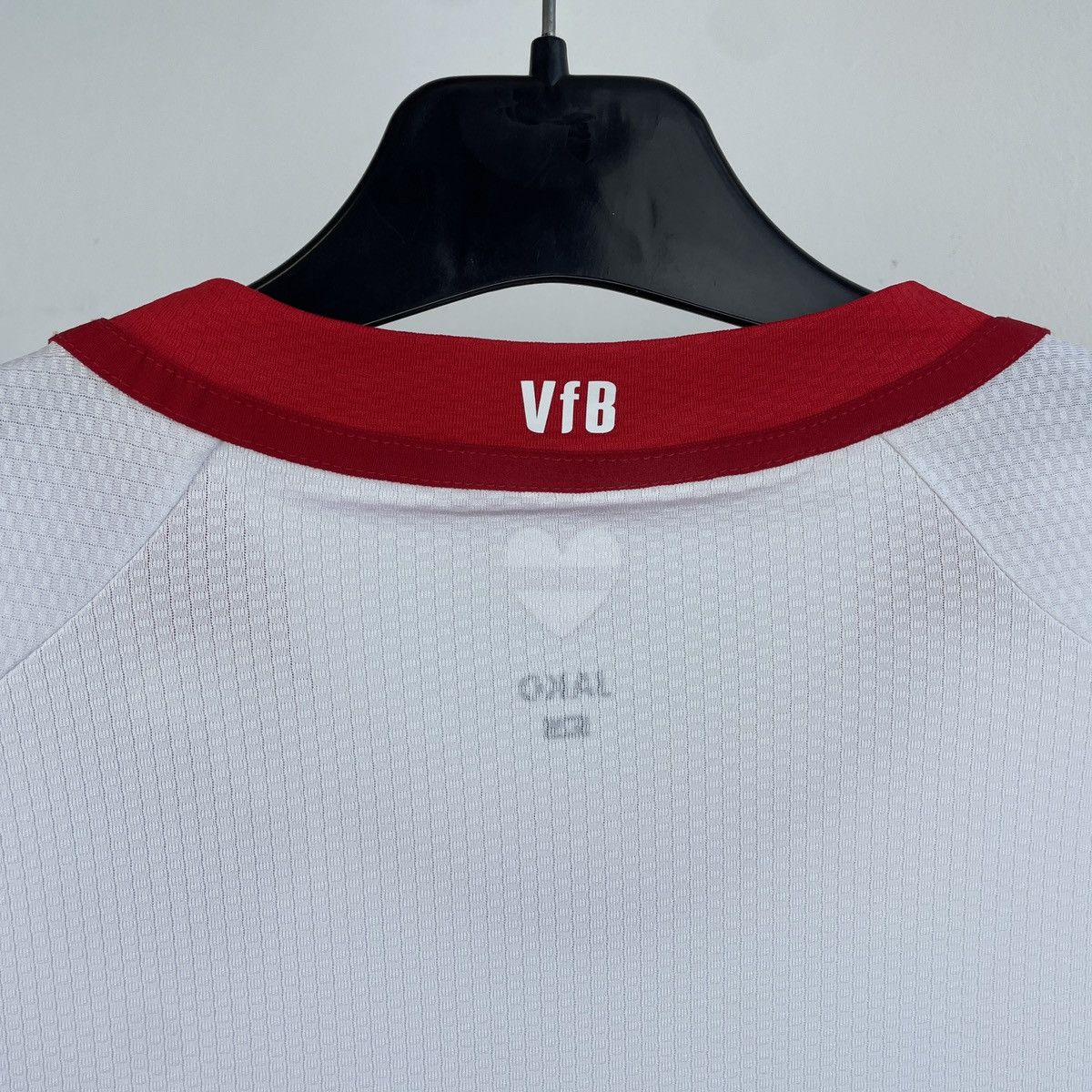 Other VfB Stuttgart Home Men’s Jersey Shirt 2024/2025 BNWT Size US XL / EU 56 / 4 - 11 Thumbnail