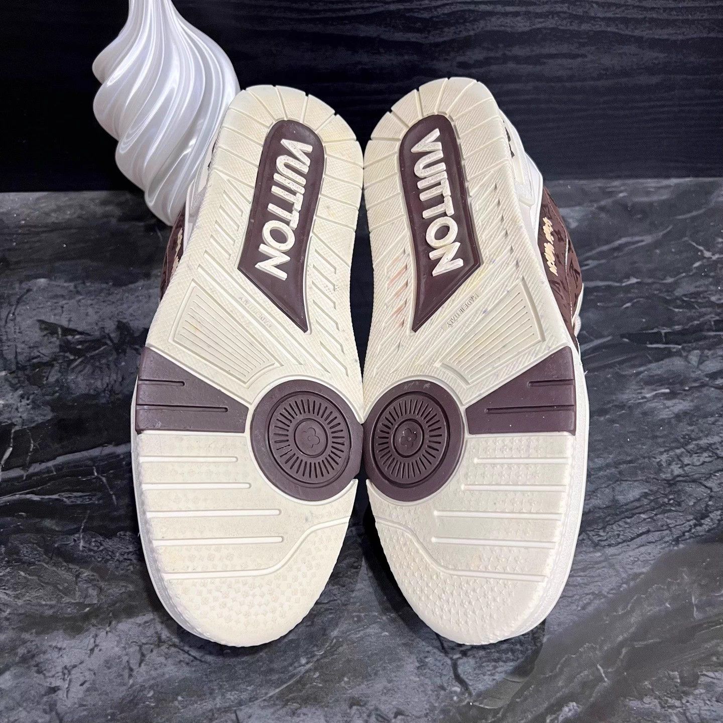 Other Tyler x Lv Trainer US 42 95 New Size US 9 / EU 42 - 5 Thumbnail