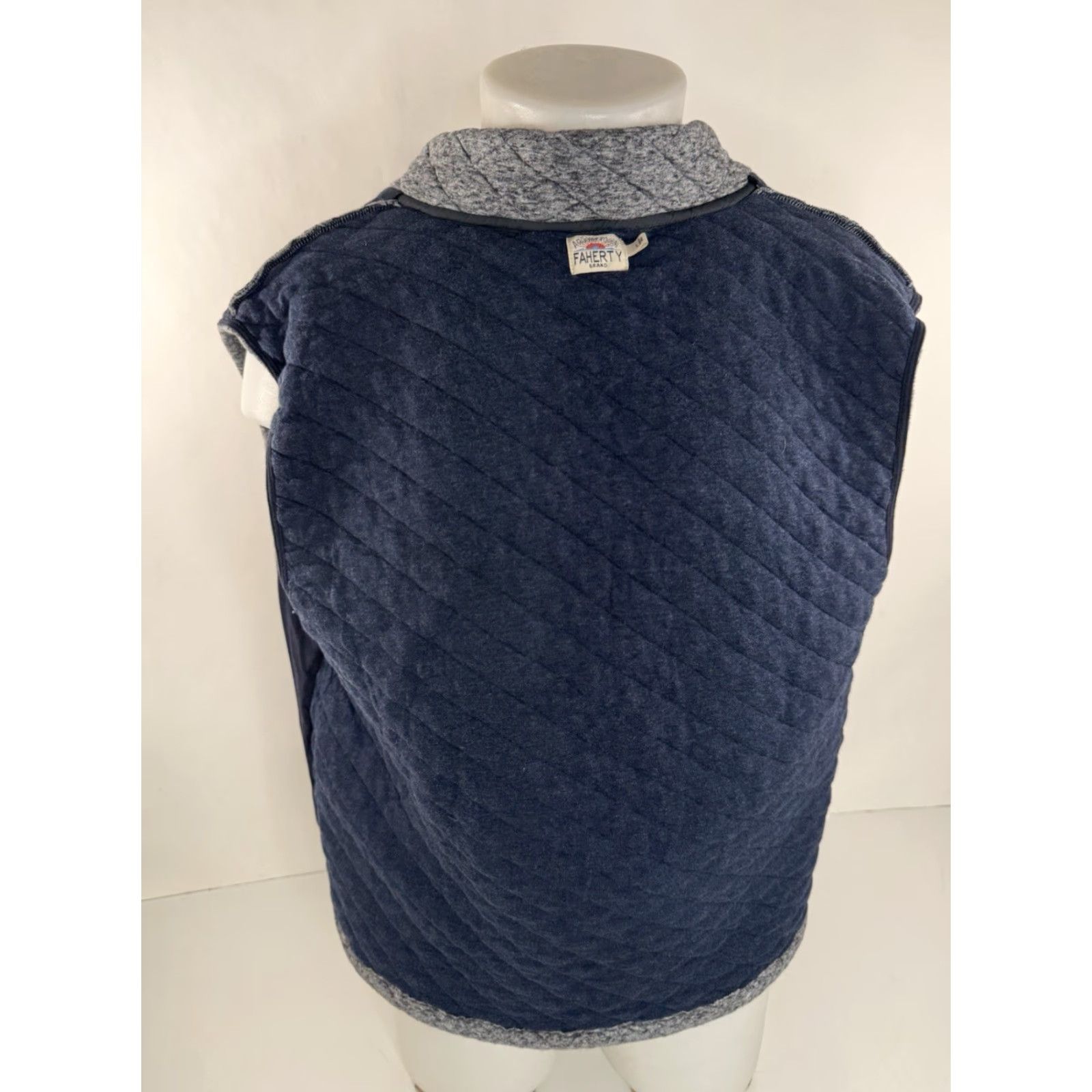 Faherty Faherty Quilted Zip Vest Mens L Grayish Blue with Cotton Blend Outer Shell Winter Wear B10 Size US L / EU 52-54 / 3 - 4 Thumbnail