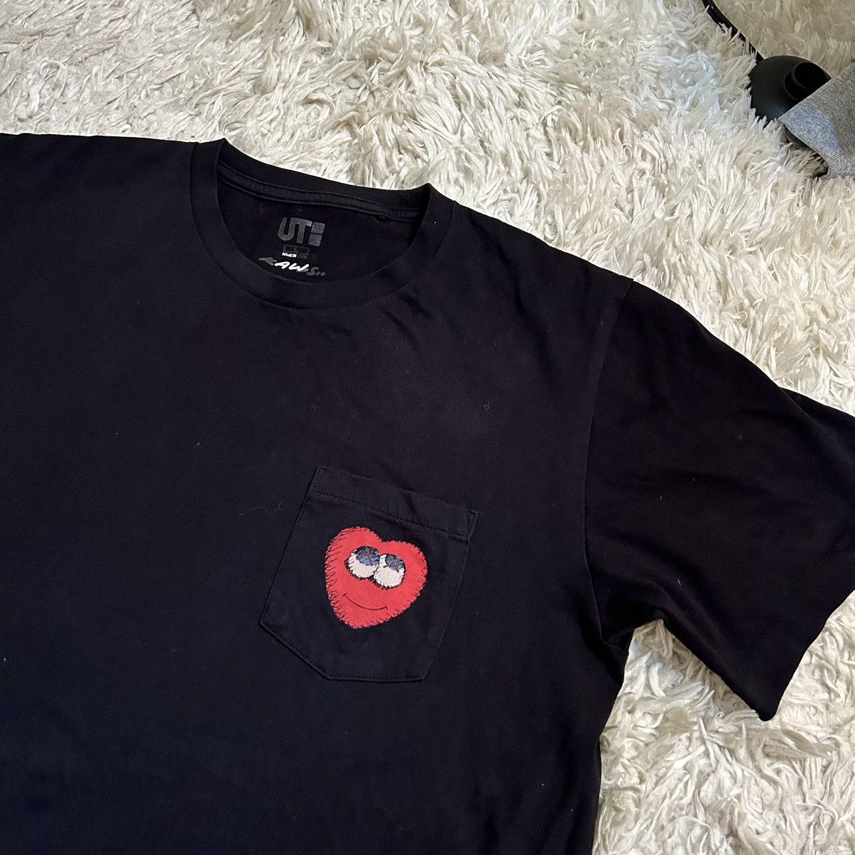 Kaws × Uniqlo 2016 Kaws Uniqlo Pocket tee sz M Size US M / EU 48-50 / 2 - 2 Thumbnail