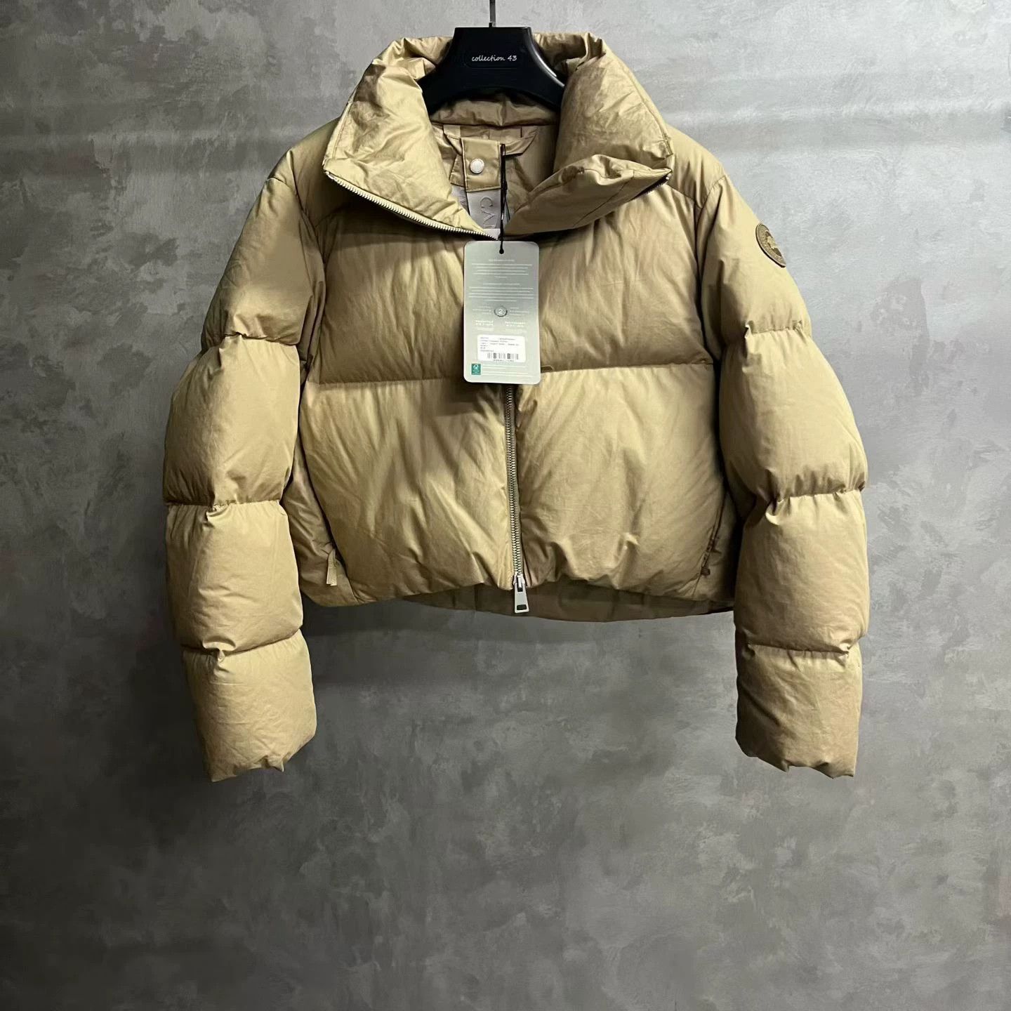 Canada Goose Canada Goose Beige Down Jacket M Women Size M / US 6-8 / IT 42-44 - 1 Thumbnail