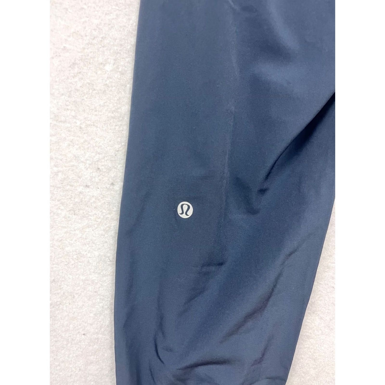 Lululemon Lululemon Windbreaker Jogger Pants Navy Womens XS/S Size S Regular Activewear Pants, Windbreaker, Jogger, Lululemon Logo, All Season Size 26" / US 2 / IT 38 - 3 Thumbnail