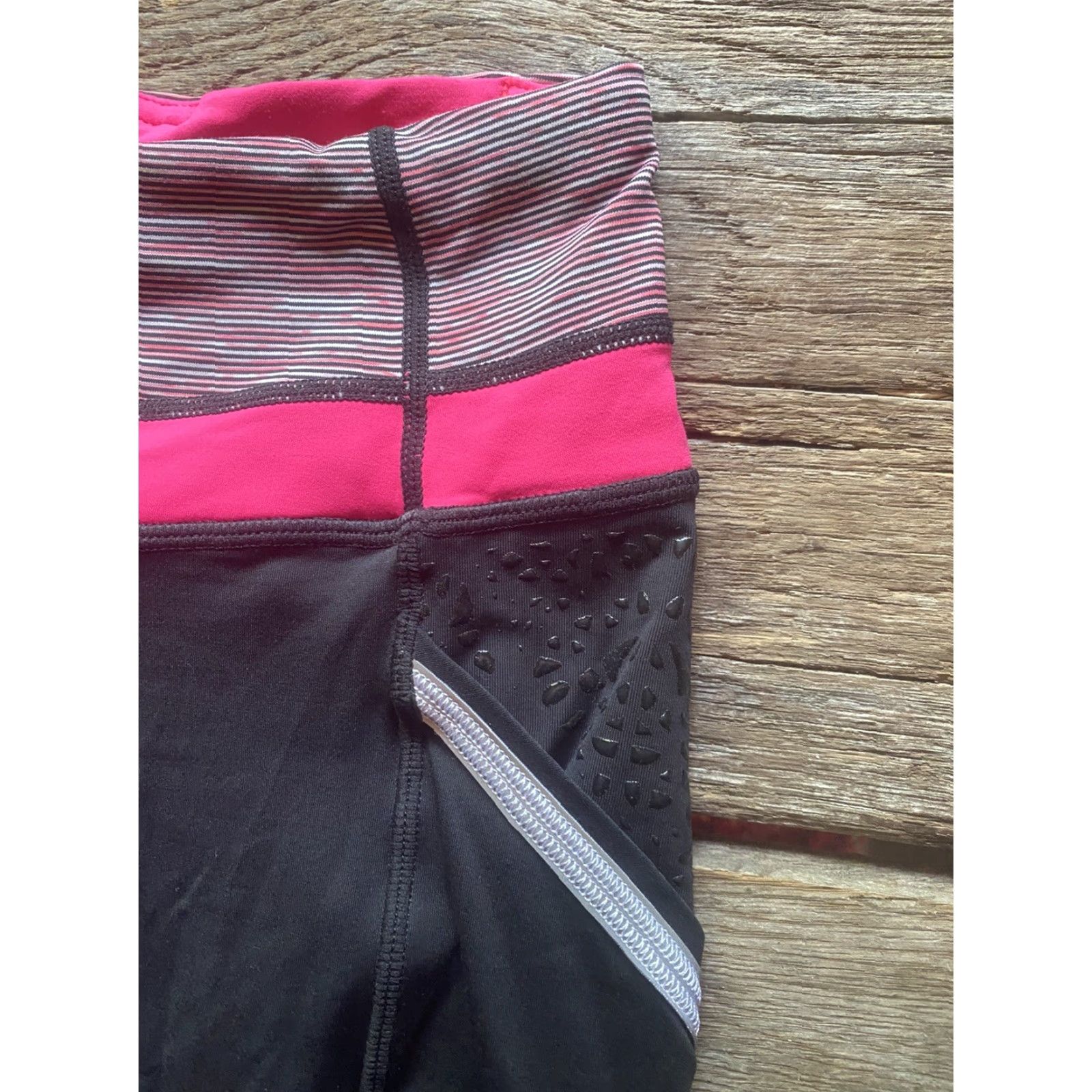Lululemon Lululemon Yoga Pants - Size 8 - Black w. Pink Waistband - Women - Pants - Activewear - Yoga - Knee Length Size 30" / US 8 / IT 44 - 4 Thumbnail