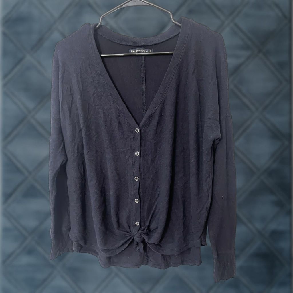 Abercrombie & Fitch Abercrombie & Fitch Cardigan Shirt Women Medium Black Knit V-Neck Cable Knit Tie Front Vintage? (No, not vintage) Size M / US 6-8 / IT 42-44 - 1 Thumbnail