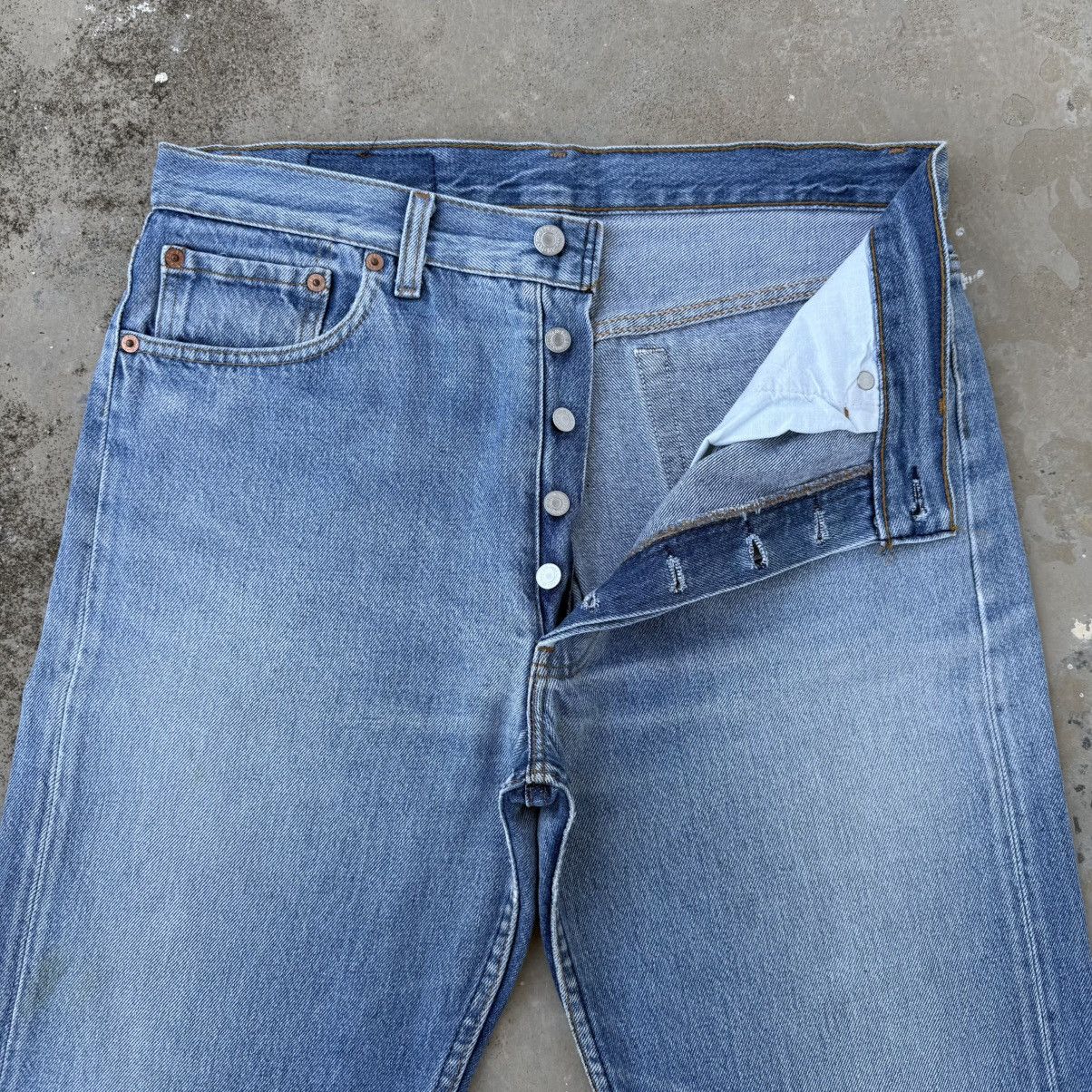 Levi's Vintage Clothing Vintage Levi's 501 USA Button Fly Faded Denim Jean Pants Size US 34 / EU 50 - 12 Thumbnail
