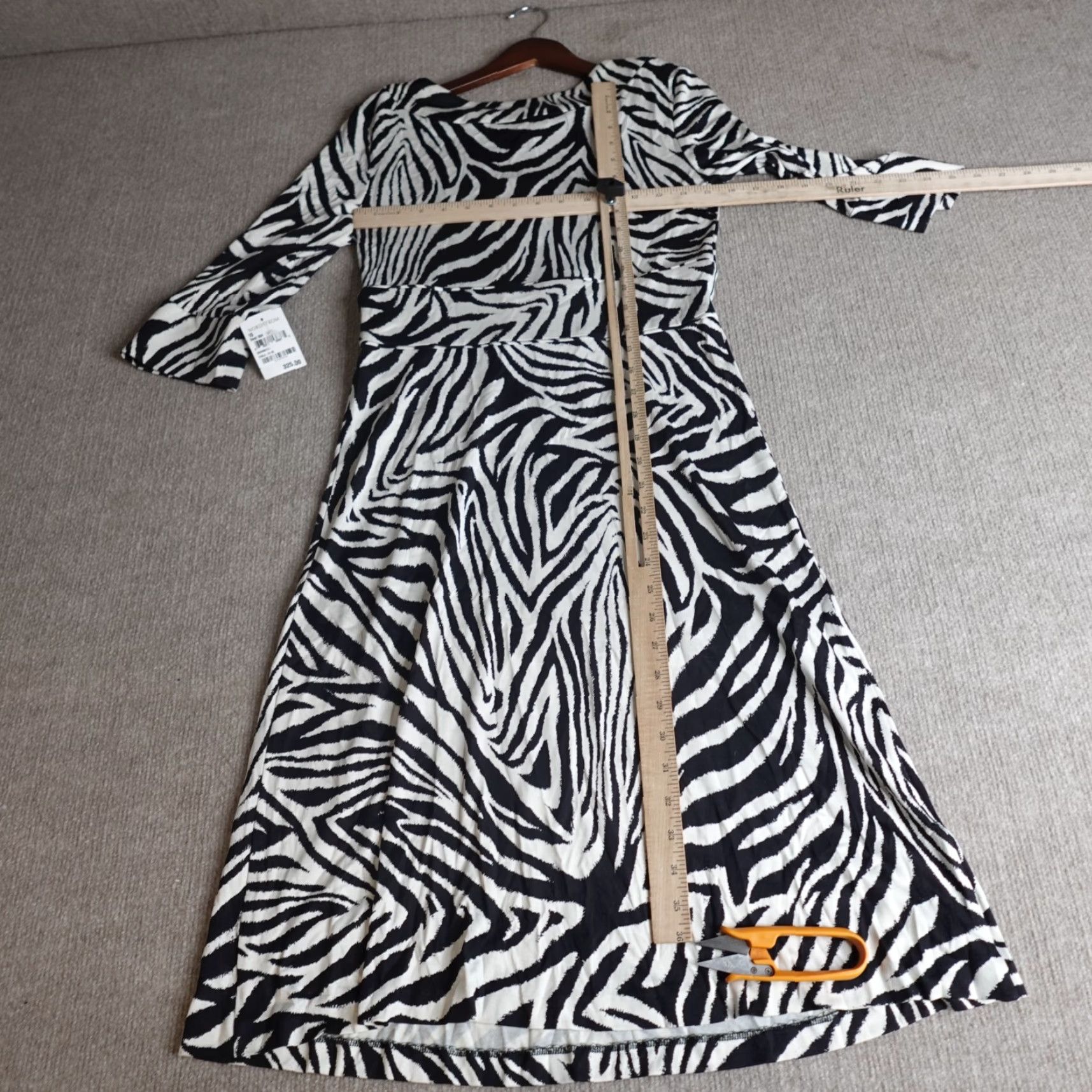 Diane von Furstenberg Diane von Furstenberg Dress 10 Black Zebra 100% Silk Surplice NEW D3266001U6 Size L / US 10 / IT 46 - 6 Thumbnail