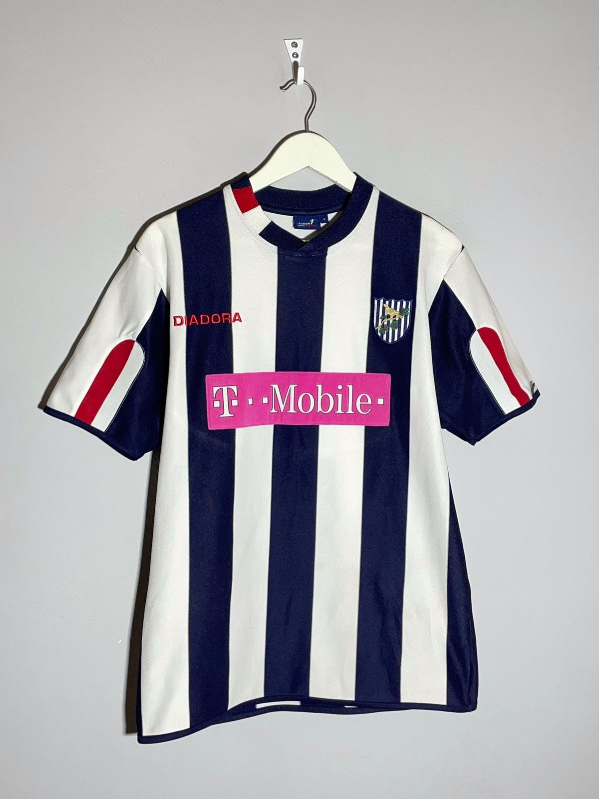 Diadora × Vintage West Bromwich Albion 2004/05 Home Diadora Football Shirt Size US S / EU 44-46 / 1 - 2 Thumbnail