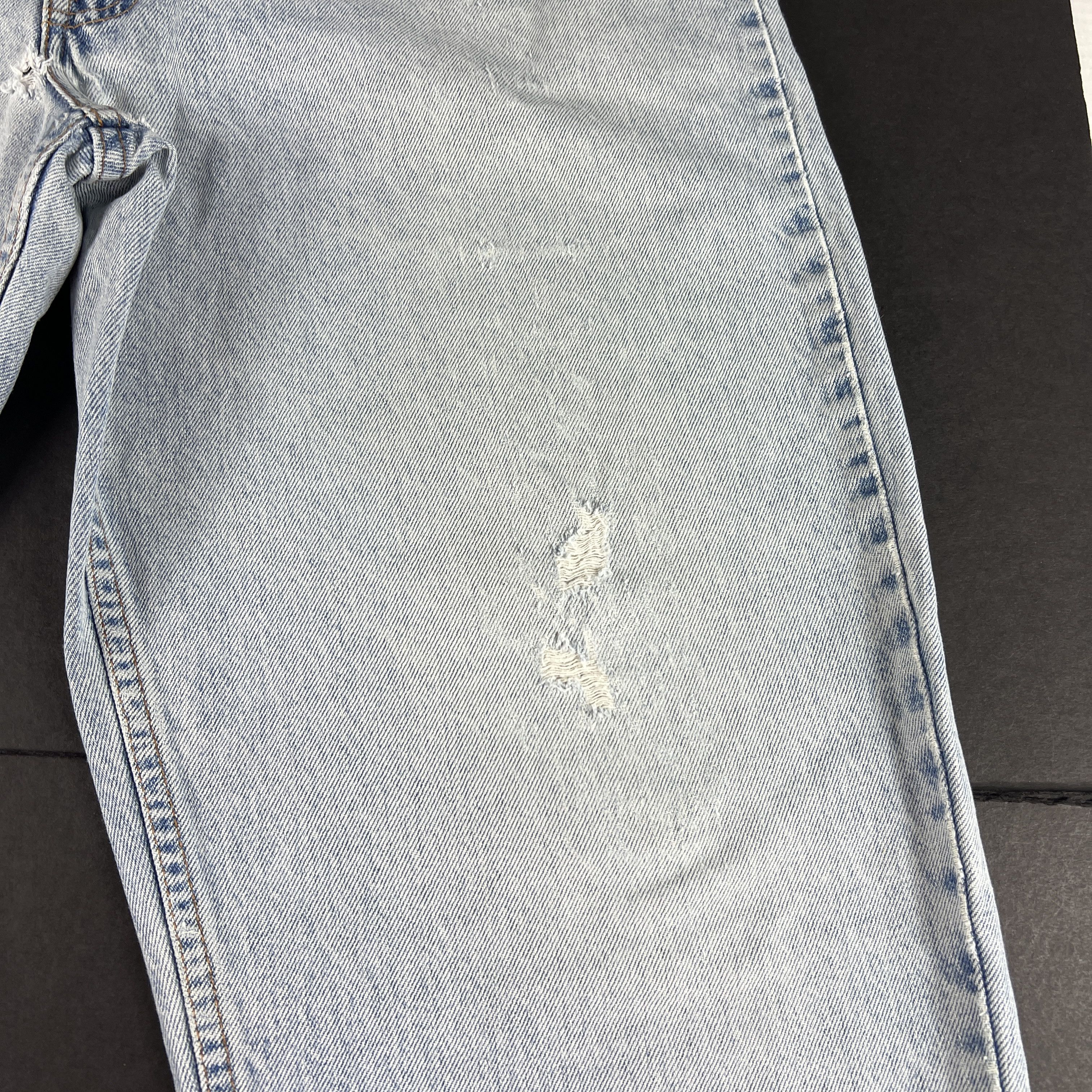 Levi's × Vintage VTG 90s Levi's Jeans 560 Loose Tapered Blue Thrashed Denim Size US 36 / EU 52 - 4 Thumbnail