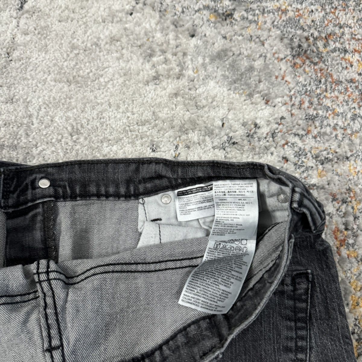 Levi's × StraightFaded × Vintage Vintage Levi’s 569 y2k faded black wide leg shorts Size US 38 / EU 54 - 5 Thumbnail