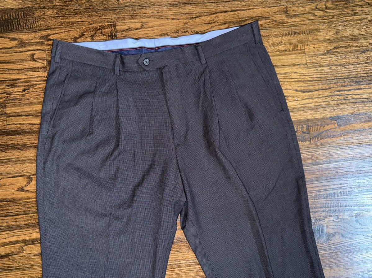 Roundtree & Yorke Roundtree & Yorke Pleated Dress Pant 38x29 Gray TravelSMART Size US 38 / EU 54 - 3 Thumbnail