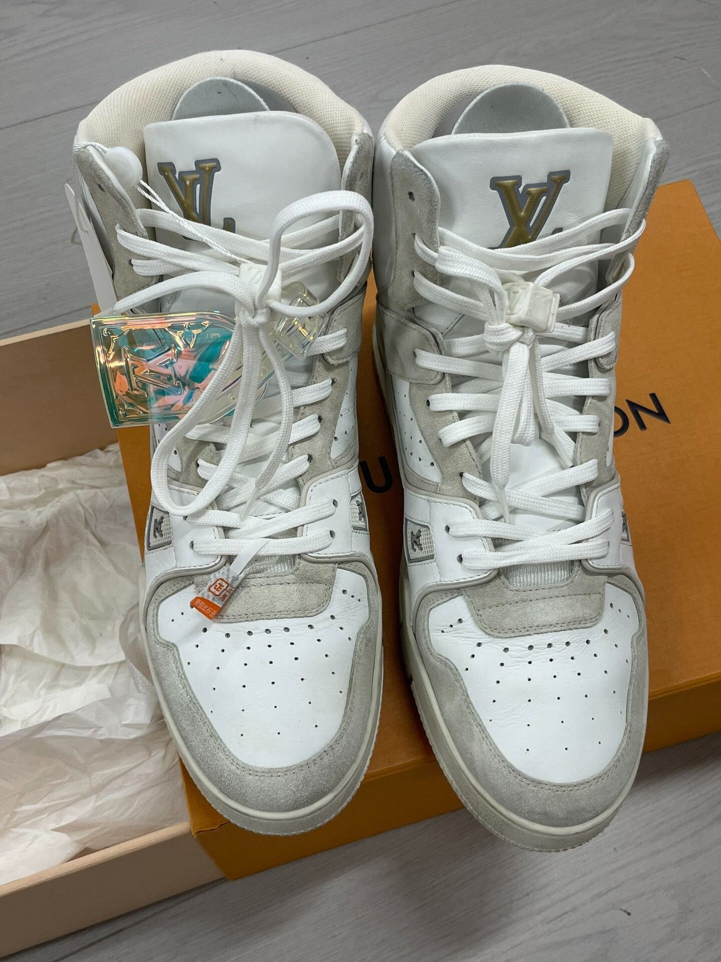 Louis Vuitton Louis Vuitton Beige Hitop Sneakers S Men Size US 10 / EU 43 - 1 Thumbnail