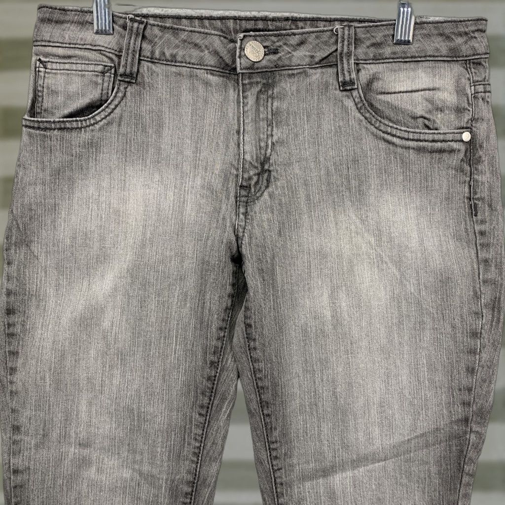 Southpole Southpole Jeans Women's Size 11 Straight Leg 5-Pocket Stone Washed Gray Denim Stretch Size 32" / US 10 / IT 46 - 1 Thumbnail