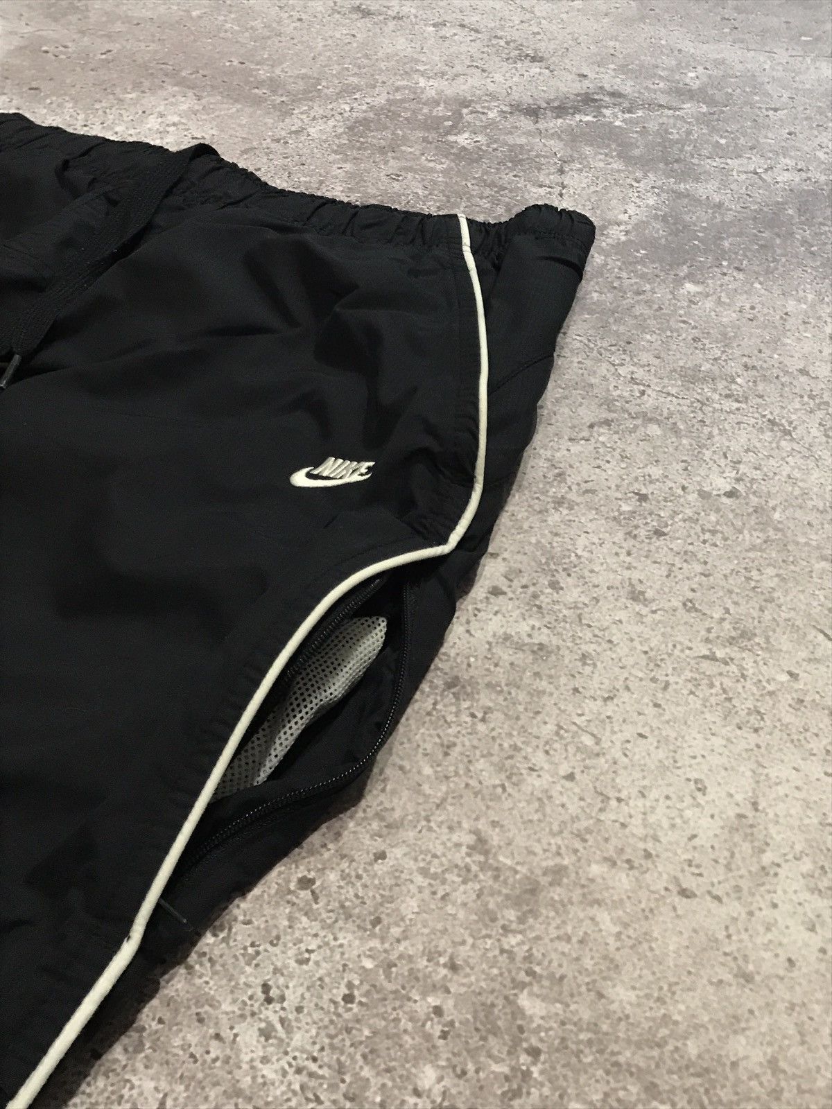 Nike × Vintage Vintage 90s Nike Track Shorts Embroiled Logo Black L Size US 34 / EU 50 - 6 Thumbnail