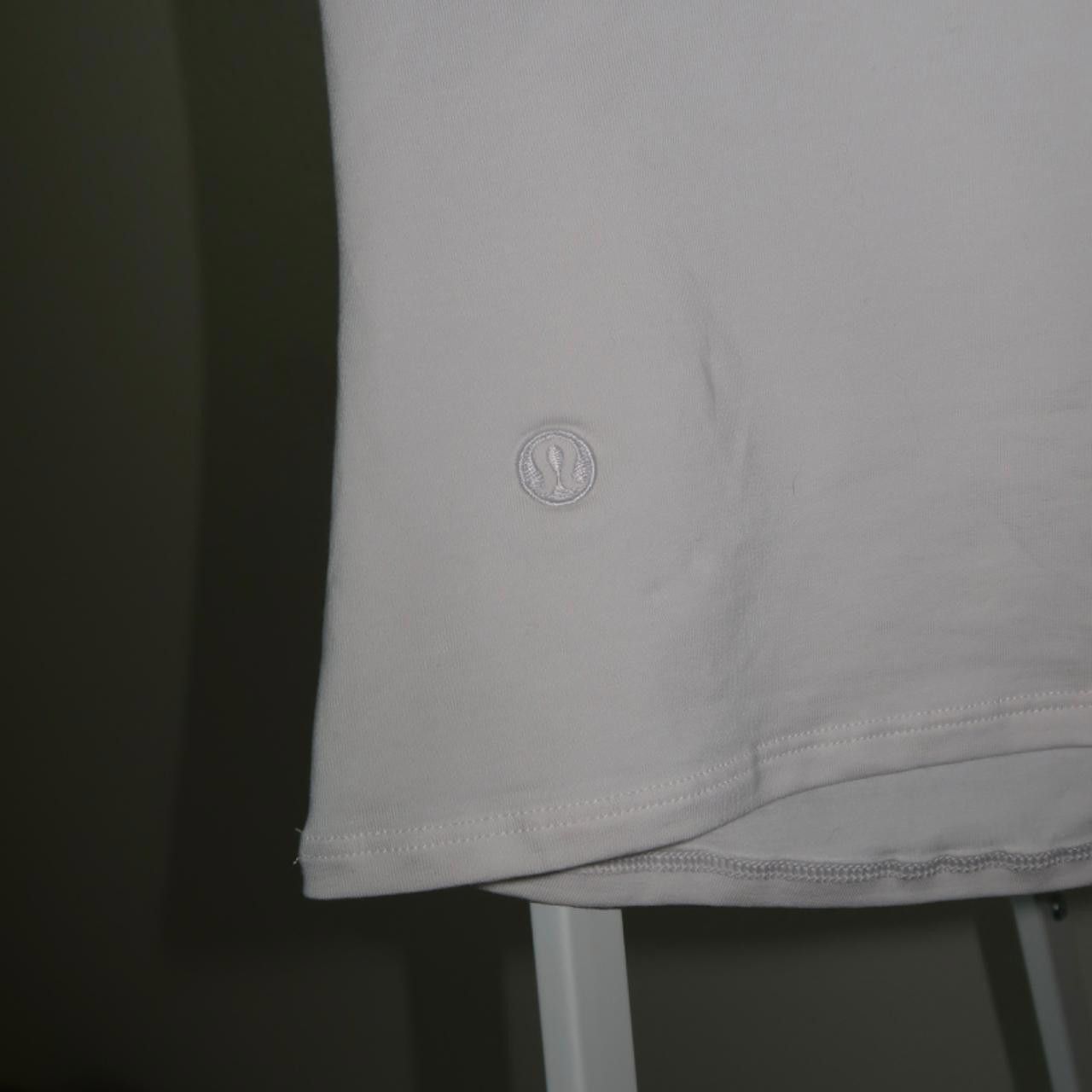 Designer lululemon light grey t-shirt Size S / US 4 / IT 40 - 4 Thumbnail