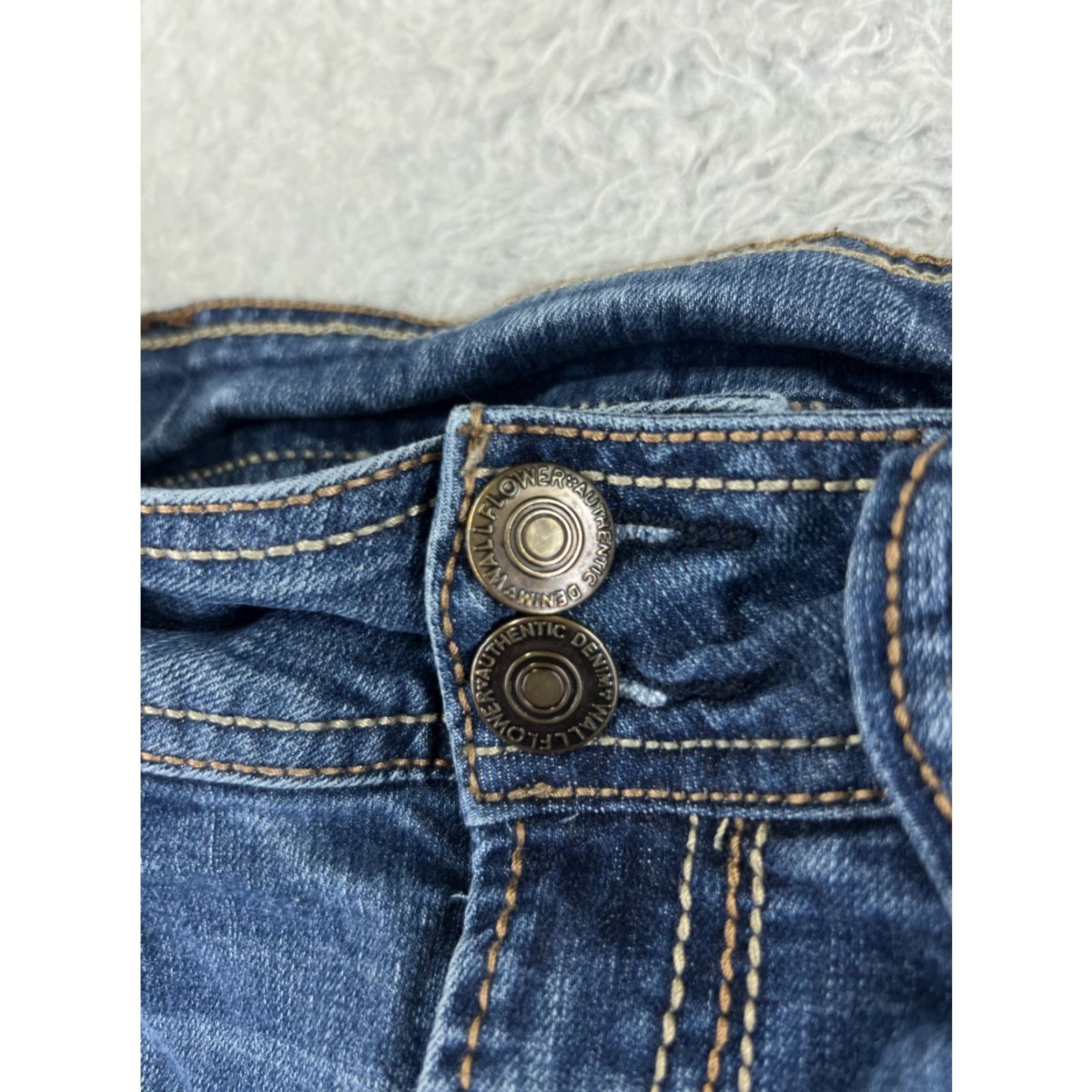 Vintage Wallflower Jeans Womens Jeans 3 Blue Denim Straight Low Rise Embroidered Cowboy Southwestern Designer 90s Womens Size 26" / US 2 / IT 38 - 4 Thumbnail