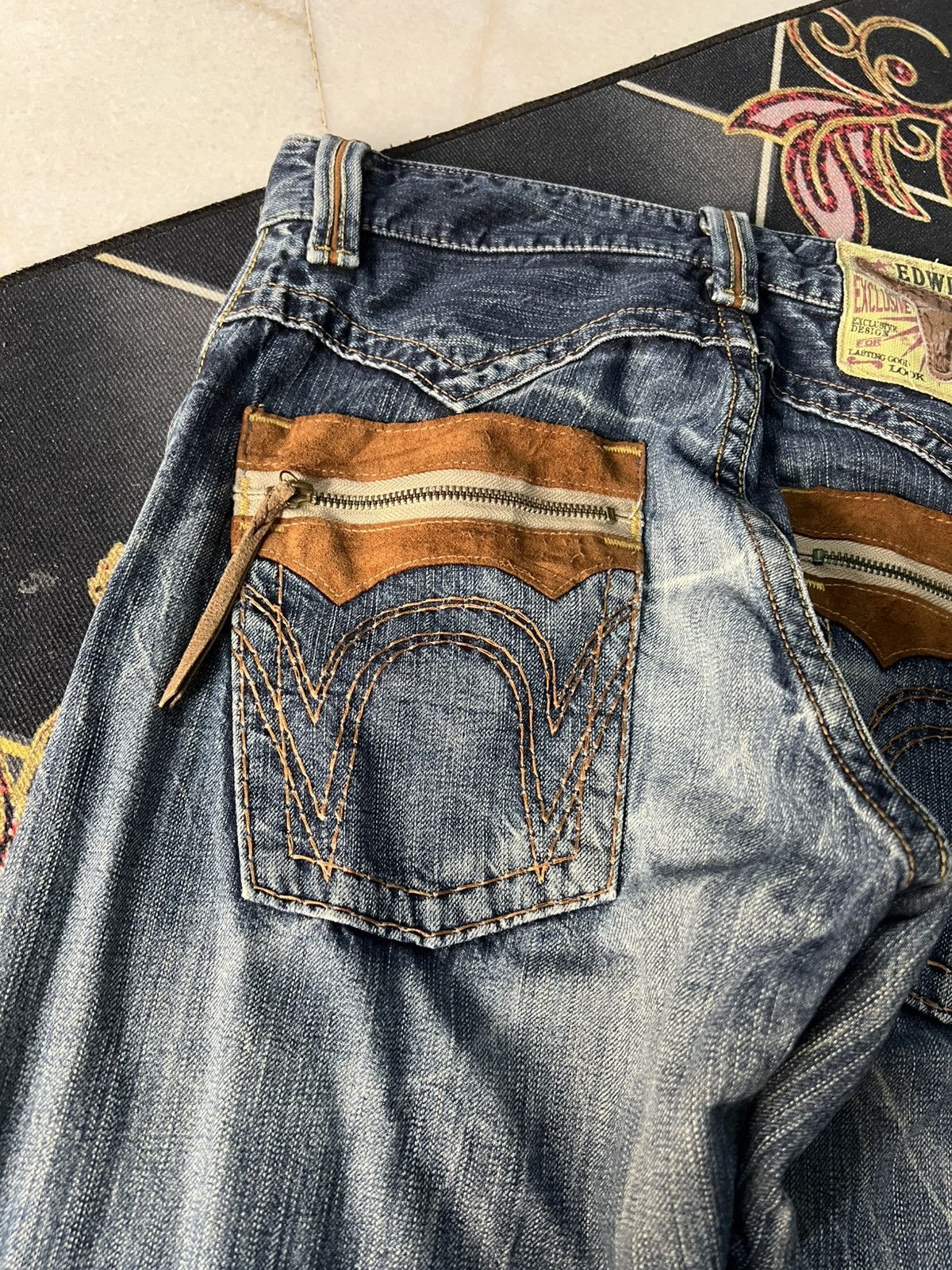 Edwin × Japanese Brand × Vintage EDWIN EXCLUSIVE VINTAGE BUFFALO HEAD DISTRESS JEANS Size US 29 - 19 Thumbnail