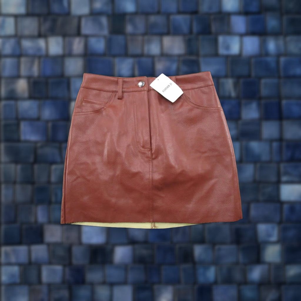 Forever 21 FOREVER 21 Mini Skirt Women's Size M Brown Faux Leather Short Skirt, Zip Closure, Regular, Solid, Casual Party/Cocktail, Ready to Ship Size 32" / US 10 / IT 46 - 1 Thumbnail