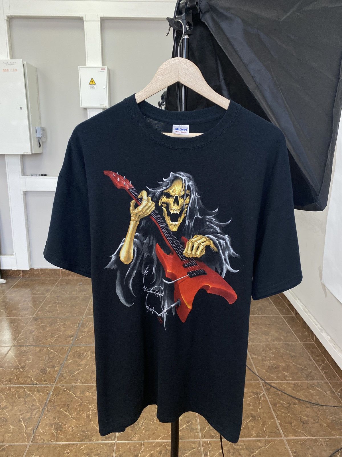 Gildan 🇺🇸💀🎸 Vintage Y2K Rock Skeleton Skull Guitar T-Shirt Rare Size US XL / EU 56 / 4 - 1 Thumbnail