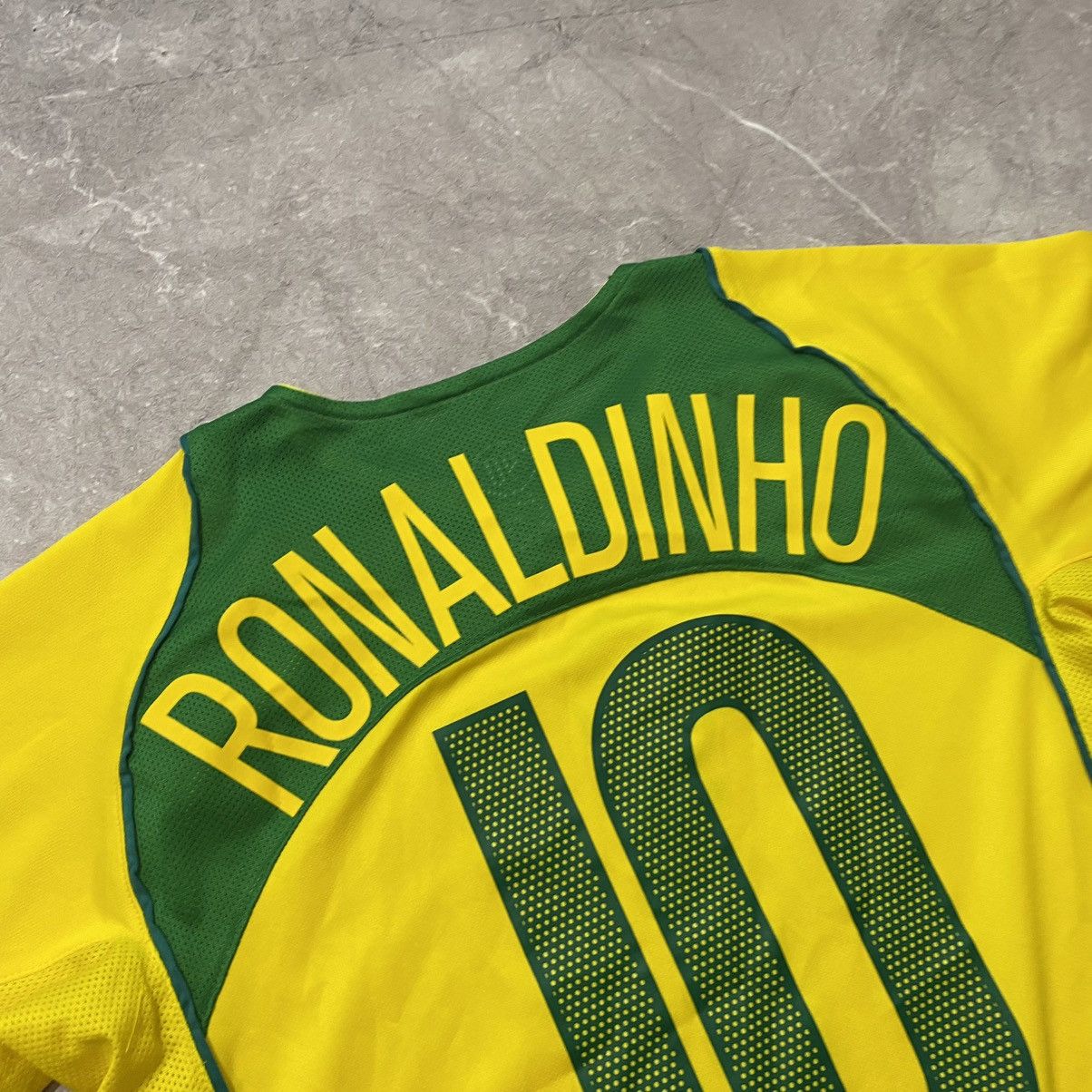 Nike RONALDINHO ! NIKE BRAZIL TEE SOCCER JERSEY 00S Size US S / EU 44-46 / 1 - 12 Thumbnail