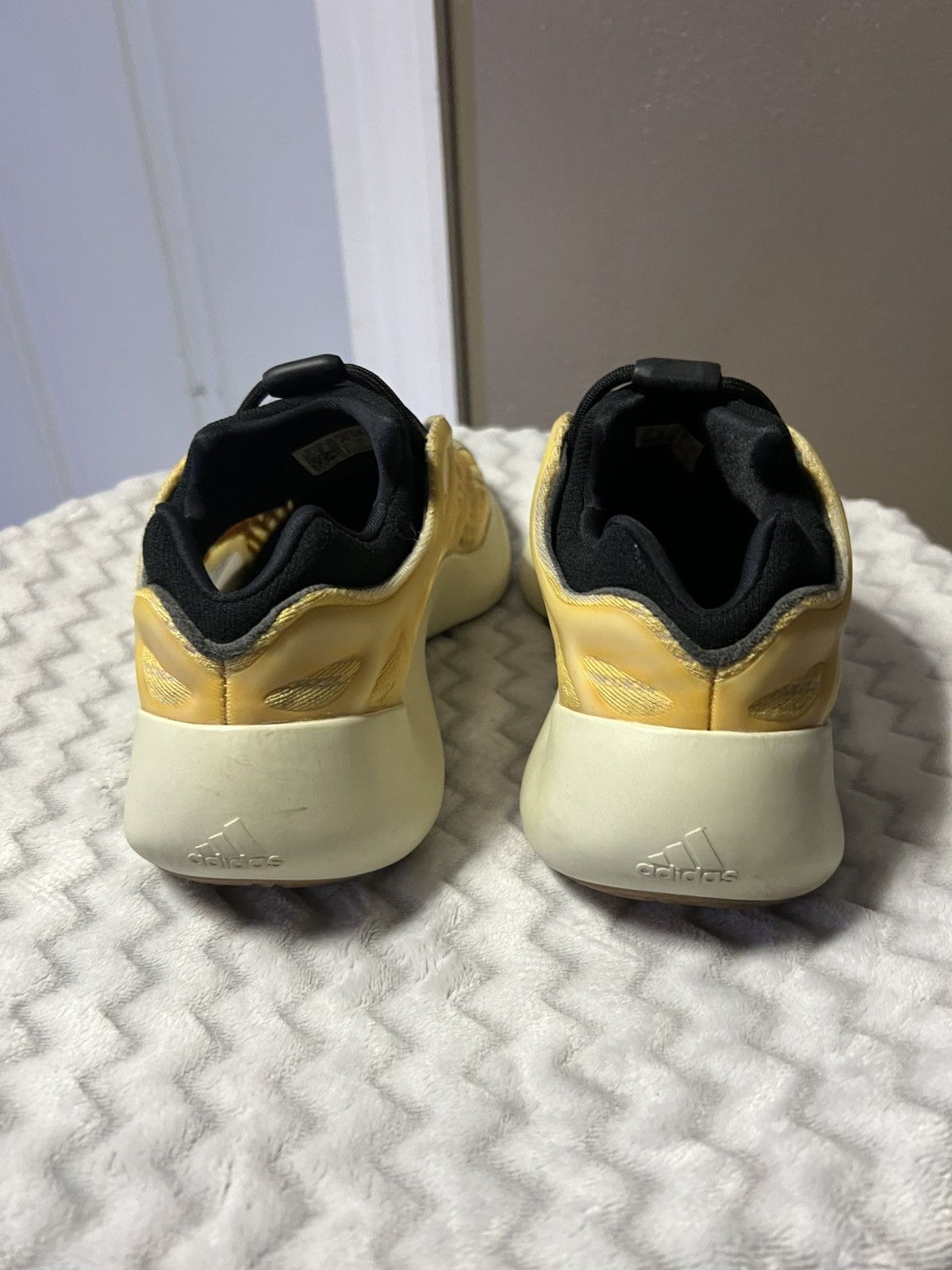 Adidas × Yeezy Yeezy Adidas 700 V3 Mono Safflower 9.5 Size US 9.5 / EU 42-43 - 3 Thumbnail