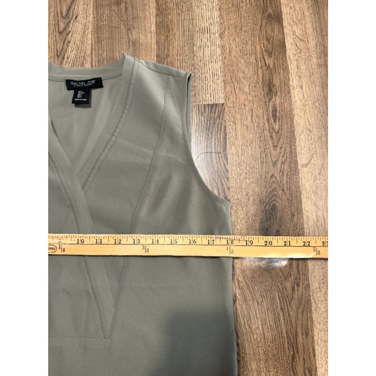 Rachel Zoe Rachel Zoe Shirts Women's Small Green Tank Top V-Neck Casual Shirt Category: Shirt, Tank Top, Sleeveless, Blouse, V-Neck, Pullover Size S / US 4 / IT 40 - 7 Thumbnail
