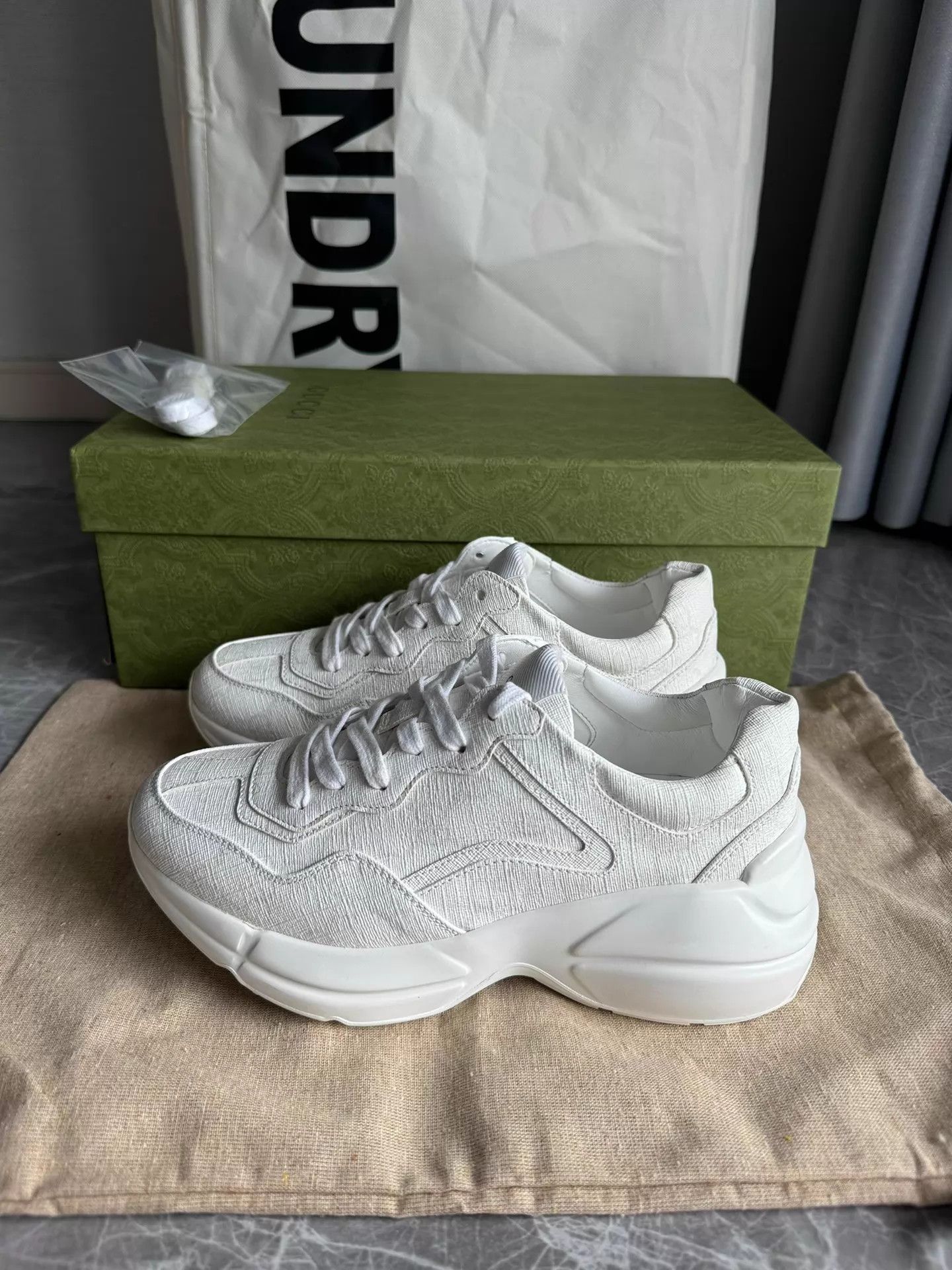 Gucci Gucci Rhyton White GG 35.5 Sneaker Size US 5 / IT 35 - 1 Thumbnail