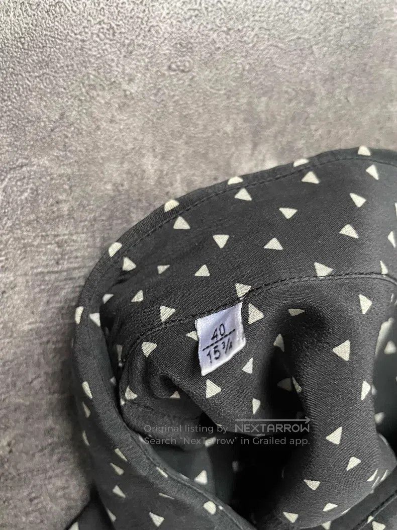 Saint Laurent Paris Saint Laurent Paris All-Over Triangle Printed Silk Shirt Size US XXS / EU 40 - 4 Thumbnail