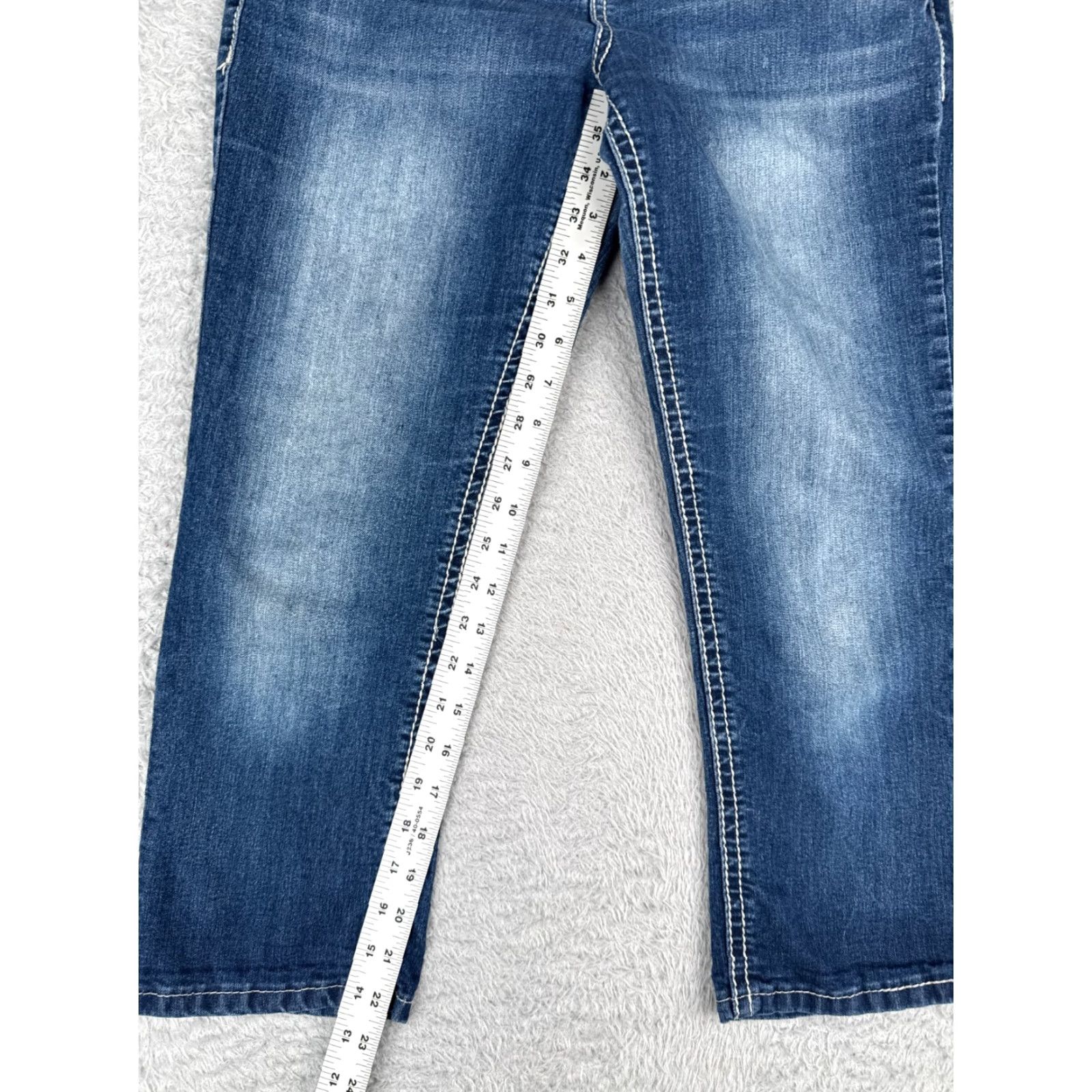 Vintage Maurices Jeans Womens Capri 28x23 Blue Denim Mid Rise 28 Regular Cotton Blend Embroidered Zipper 5-Pocket Cowboy Southwestern Designer Vintage No | 7 Size 28" / US 6 / IT 42 - 7 Thumbnail