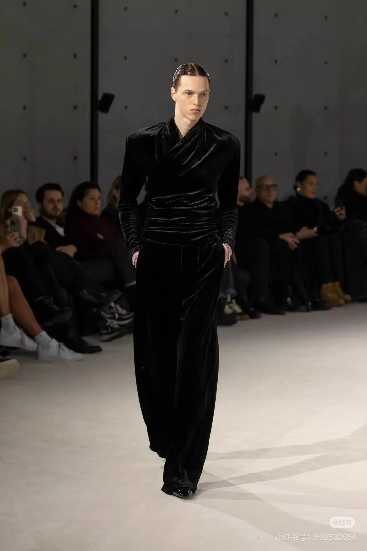 Saint Laurent Paris Saint Laurent FW23 Velvet Wrap Top L (New w/ Tags) Size US L / EU 52-54 / 3 - 1 Thumbnail