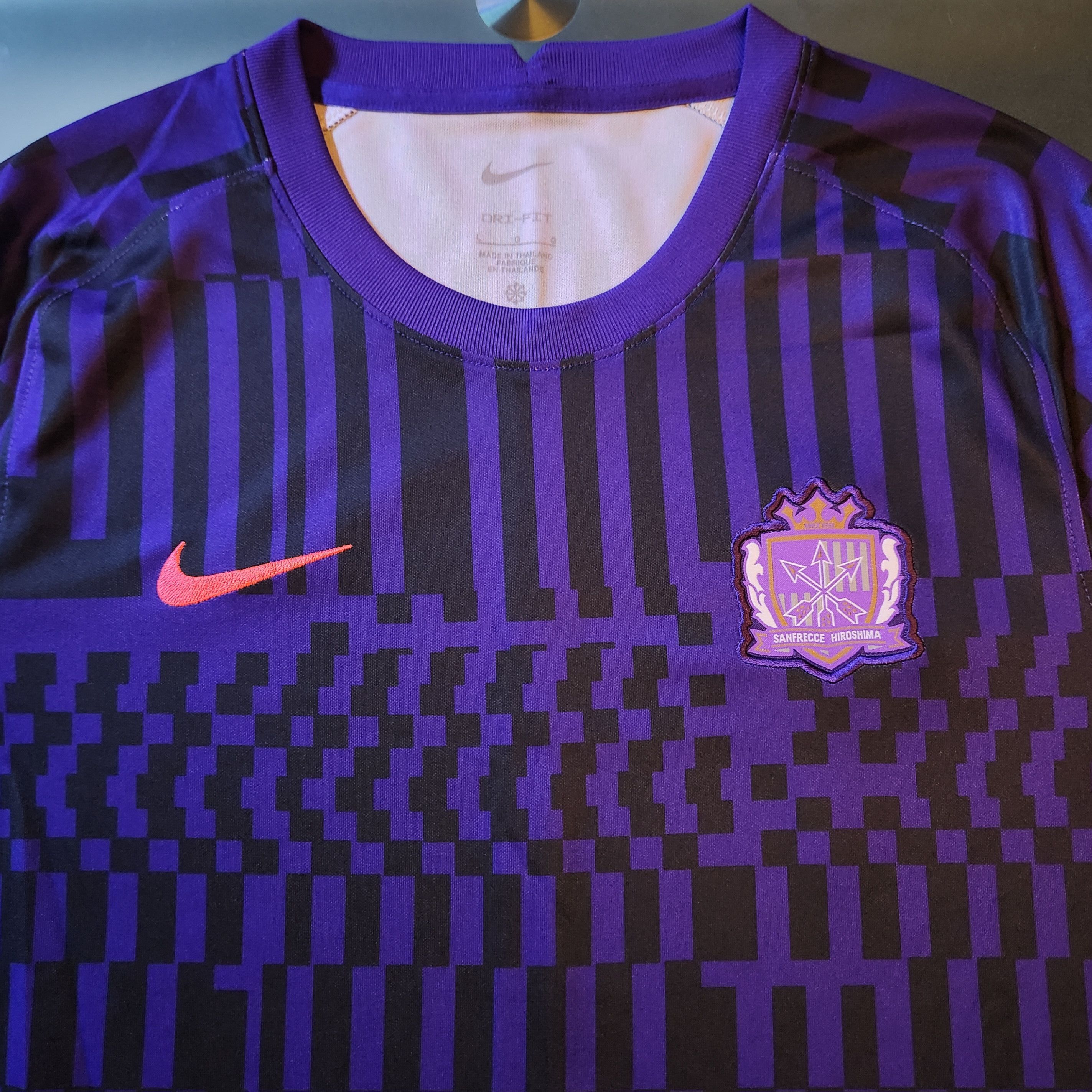 Nike Authentic Sanfrecce Hiroshima 2022-2023 Pre-match Training Size US L / EU 52-54 / 3 - 2 Thumbnail